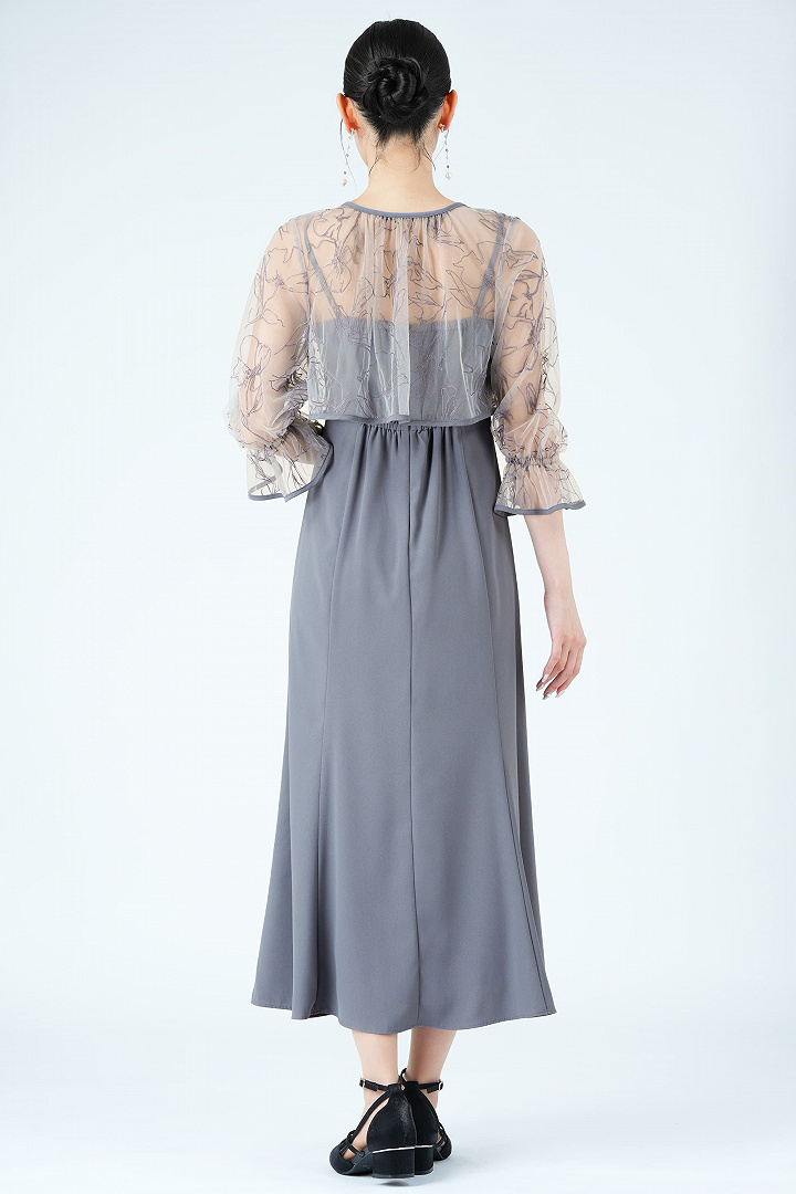 線描タッチ刺繍ブルードレス