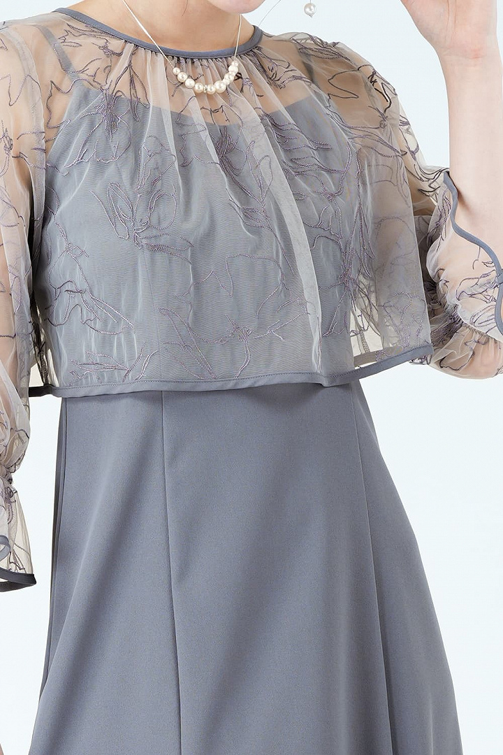 線描タッチ刺繍ブルードレス