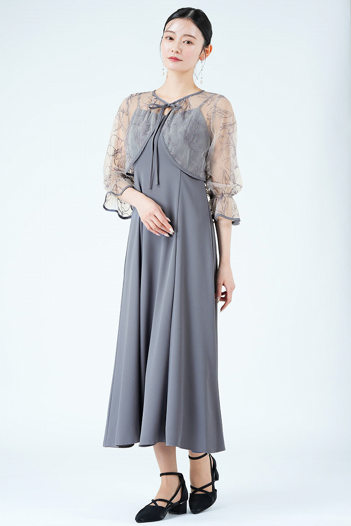 線描タッチ刺繍ブルードレス