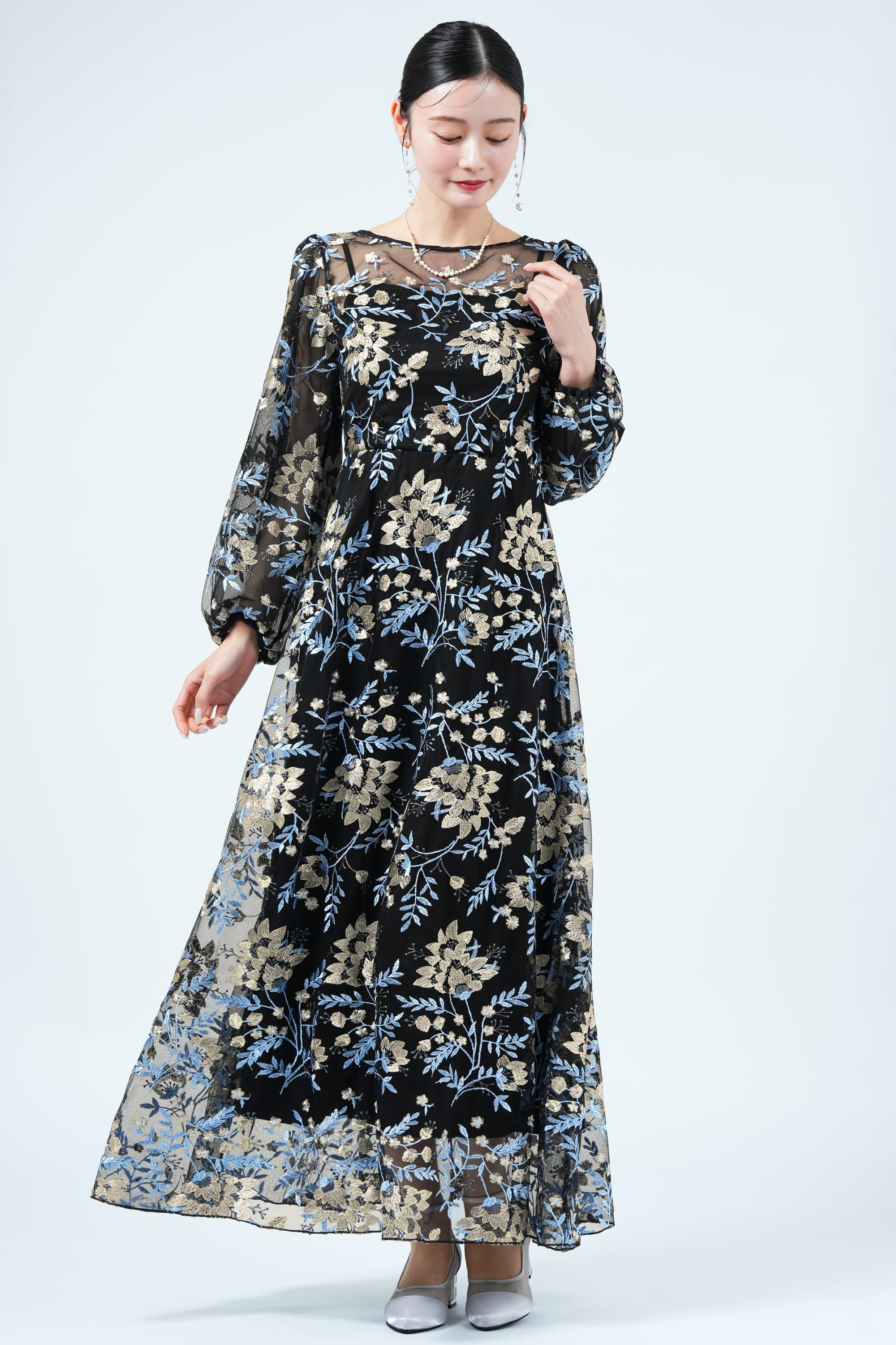 レトロフラワー刺繍マルチブラックドレス