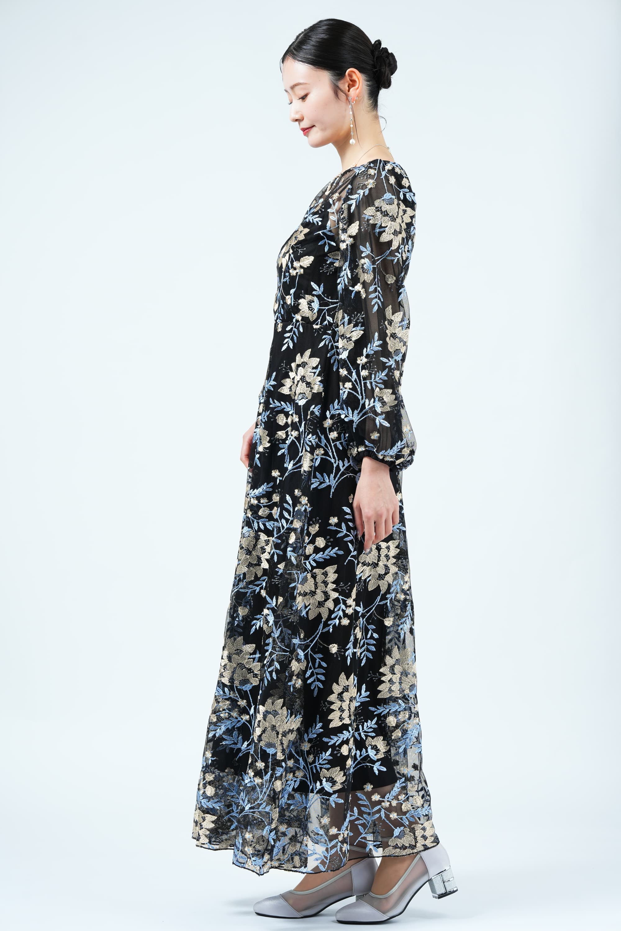 レトロフラワー刺繍マルチブラックドレス