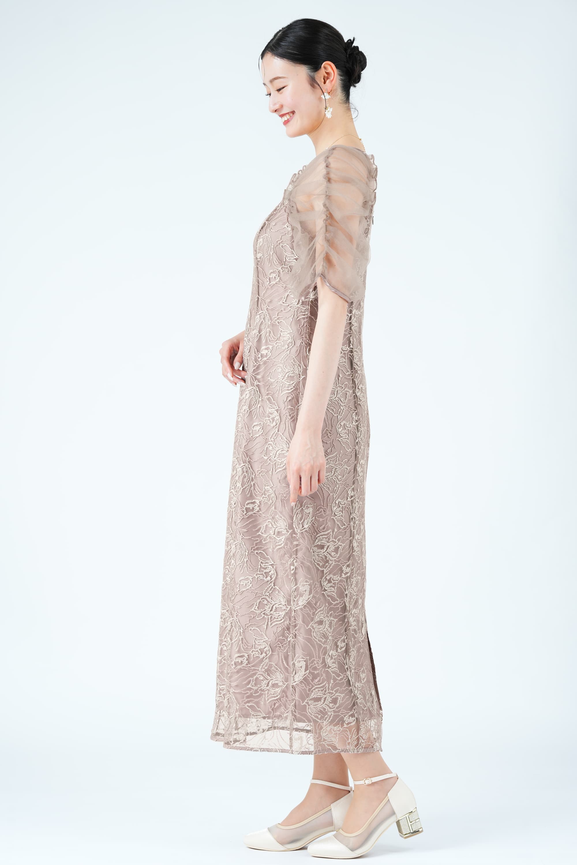 フラワー刺繍パフスリーブピンクベージュドレス