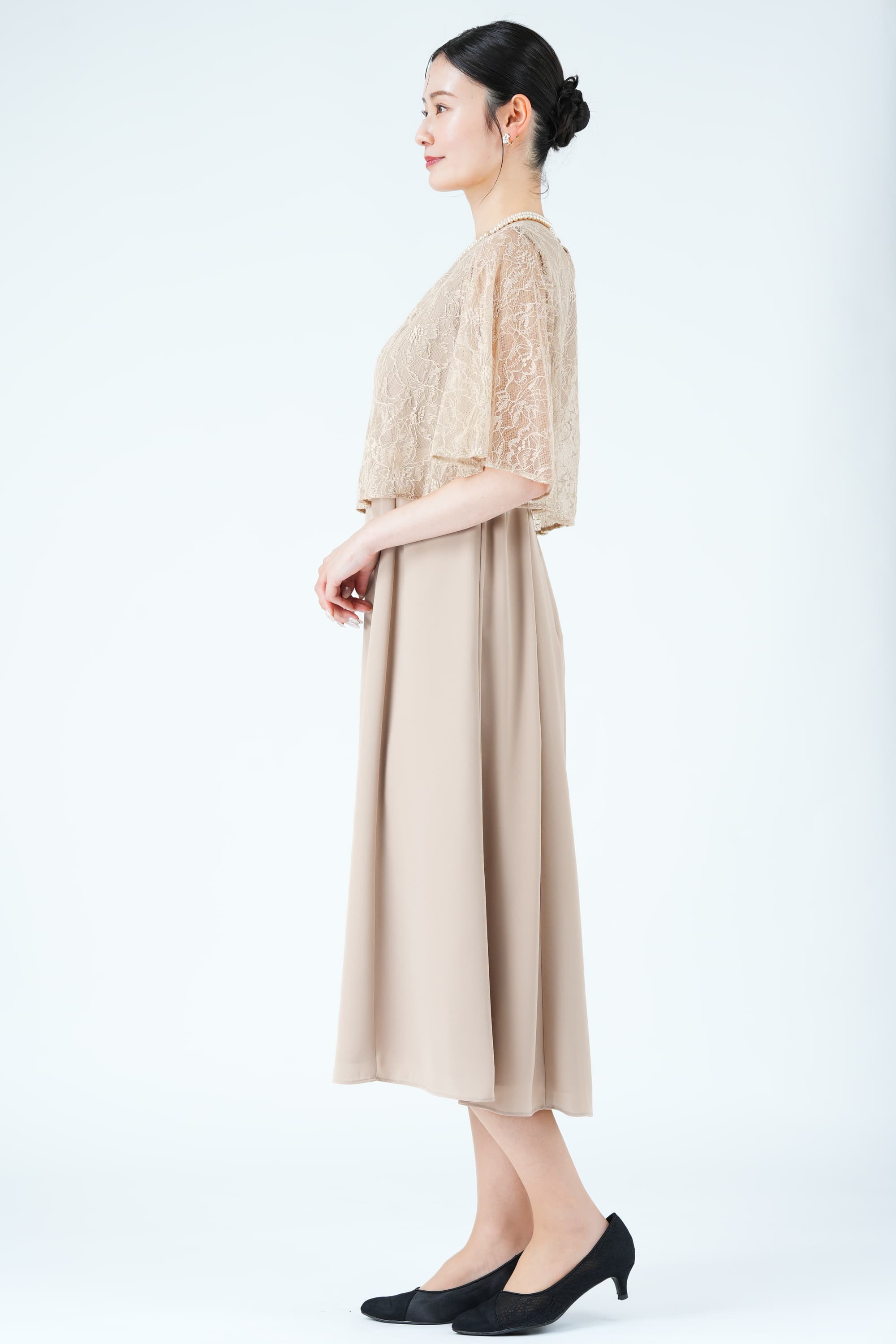 COCCOLUSSI 東京ソワール レースオーバーレイフレア袖ベージュドレス