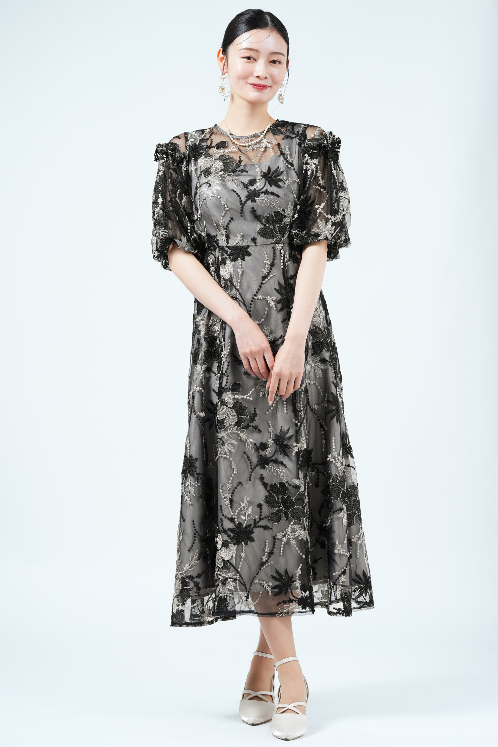 mebelle muse 配色フローラル刺繍ブラックドレス (LL) をレンタル