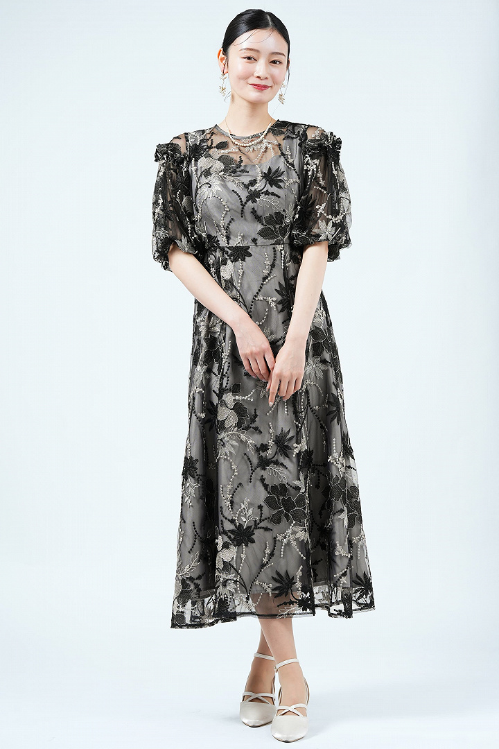 配色フローラル刺繍ブラックドレス