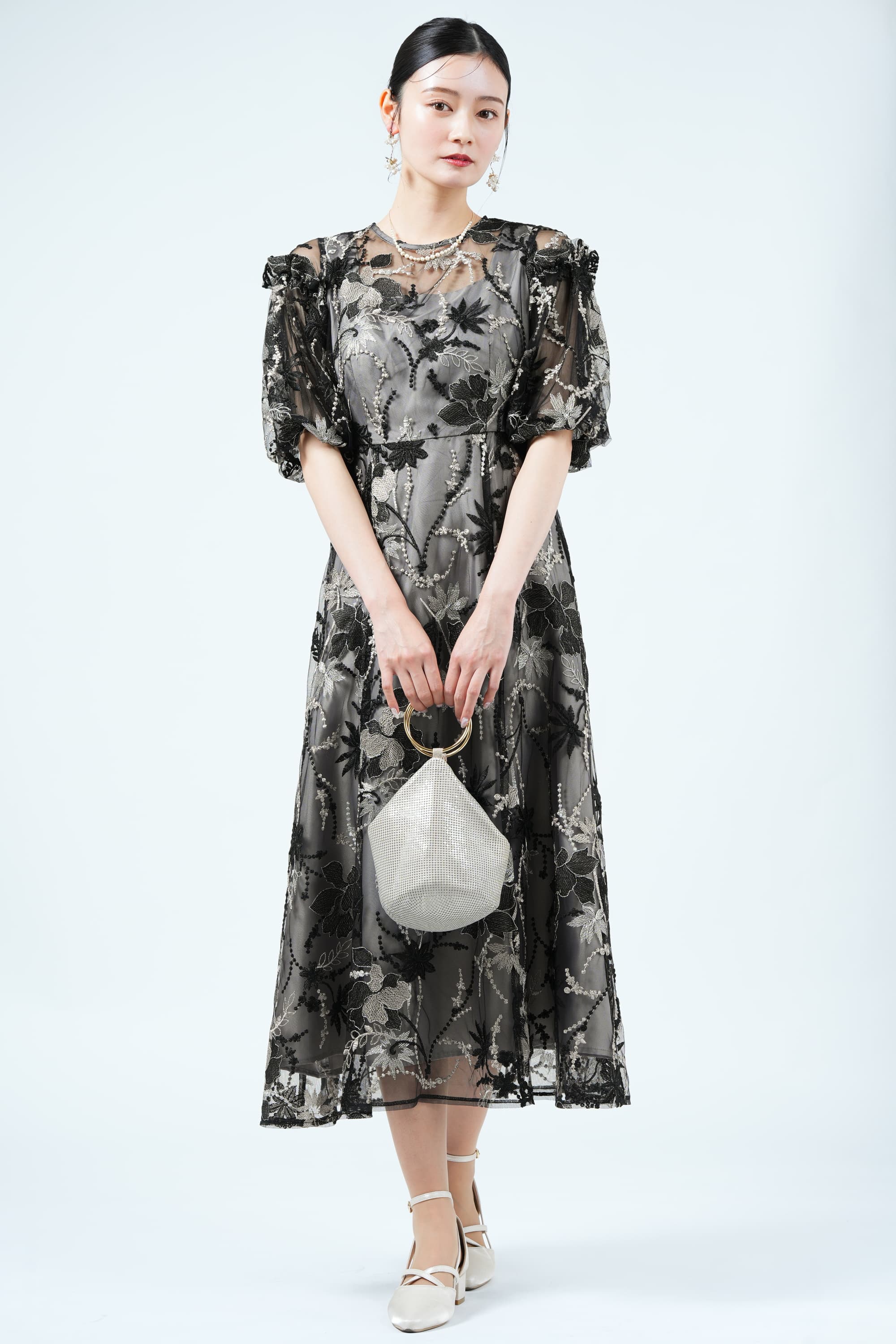 mebelle muse 配色フローラル刺繍ブラックドレス (L) をレンタル