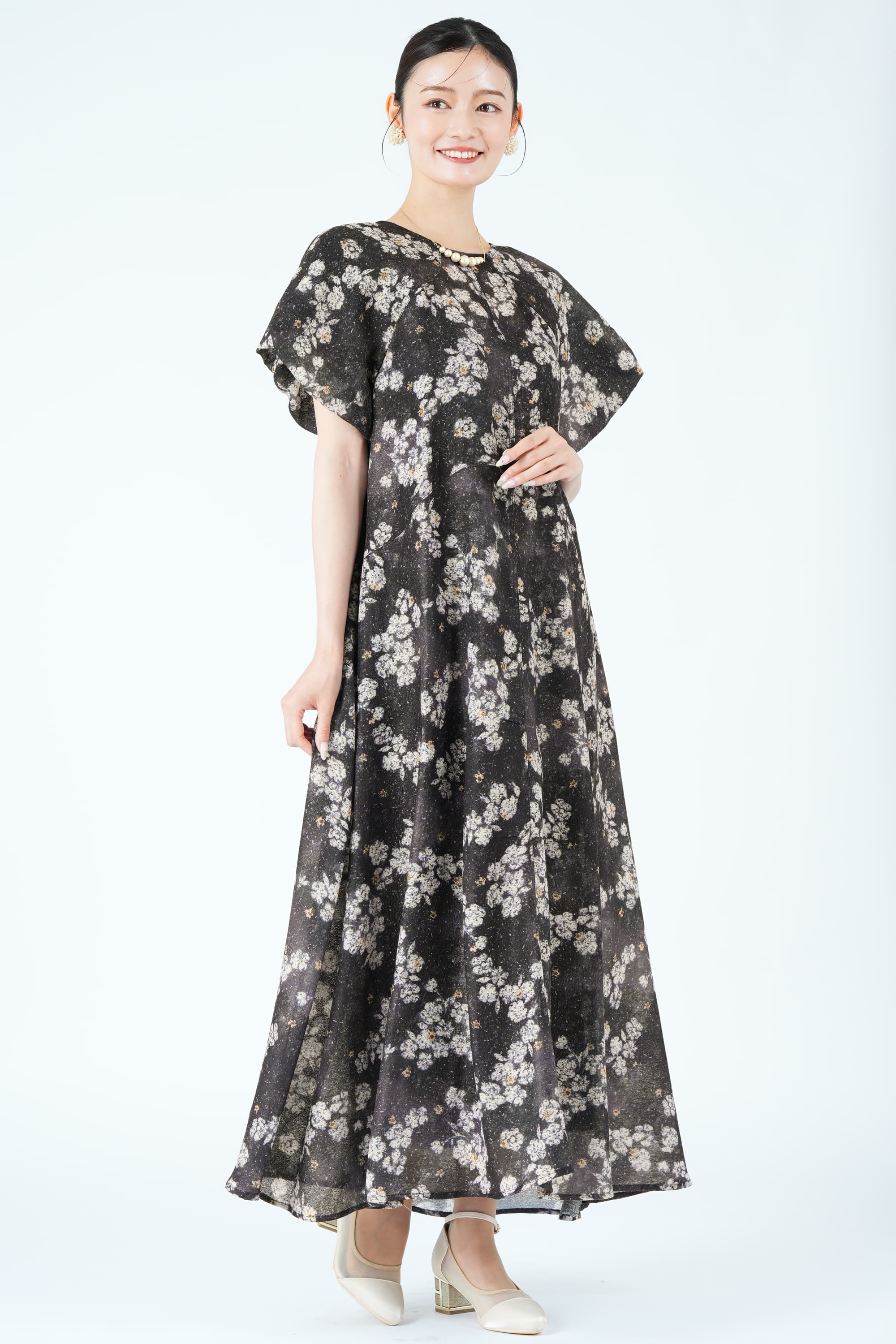 Ameri VINTAGE クラフト調フラワーブラックドレス (M) をレンタル