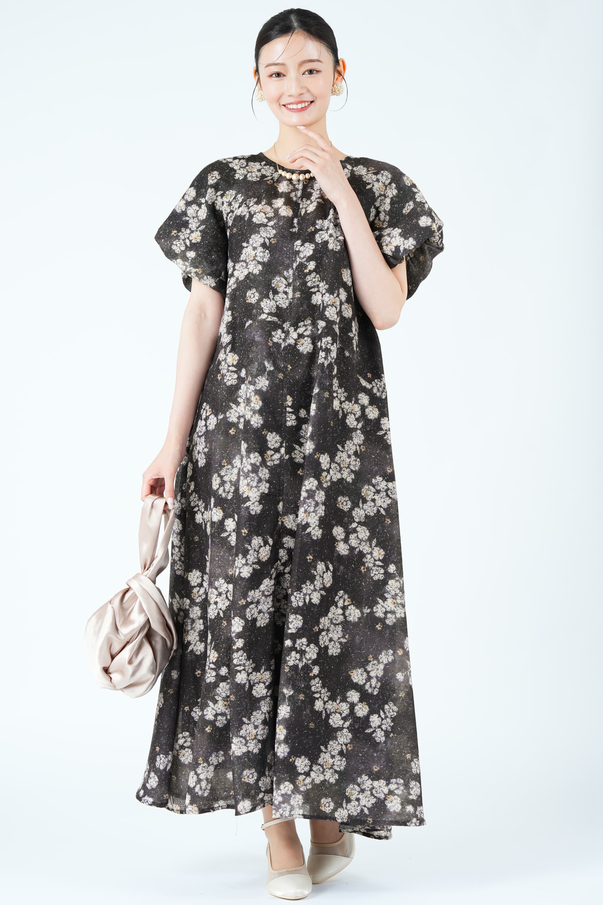 クラフト調フラワーブラックドレス