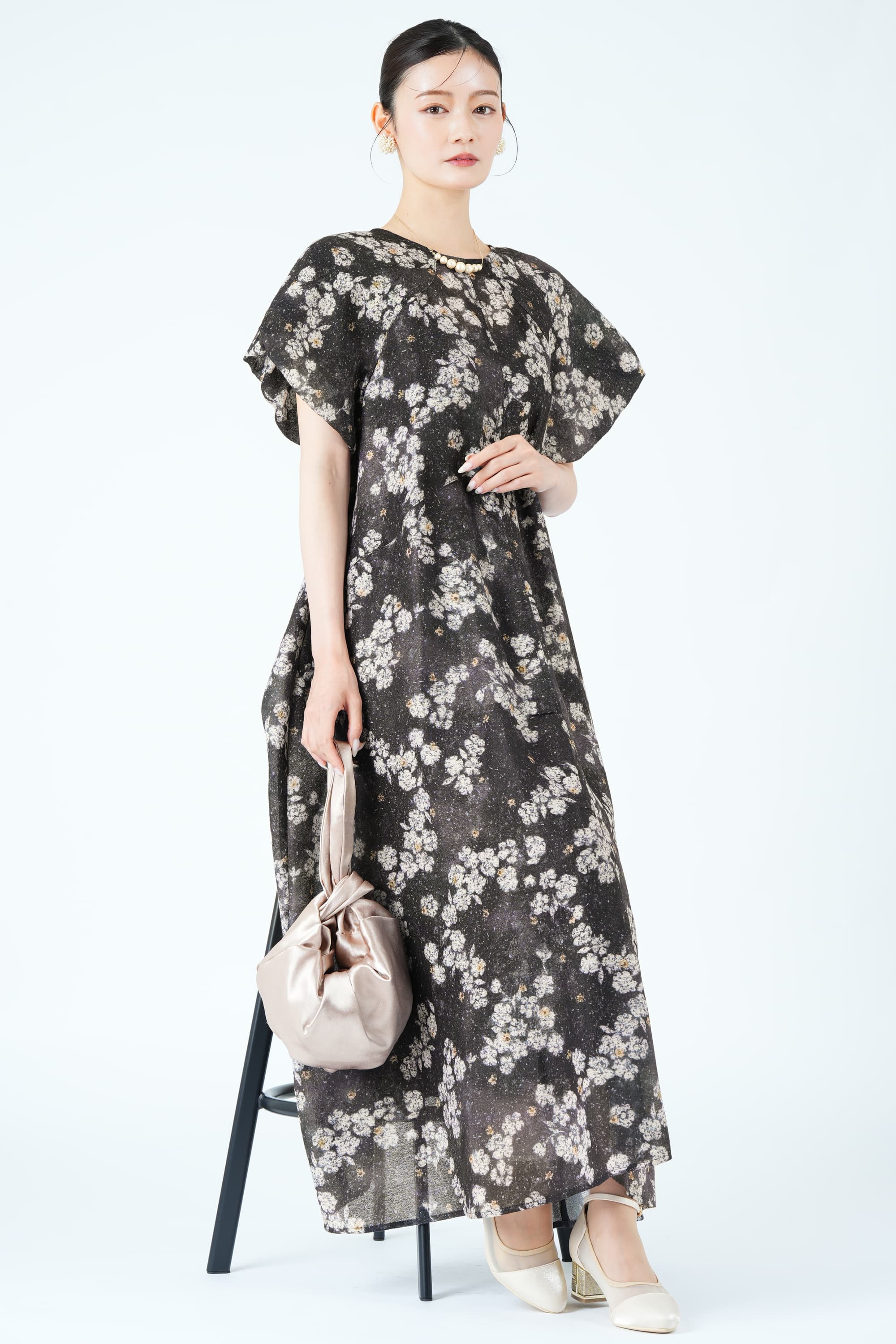 クラフト調フラワーブラックドレス