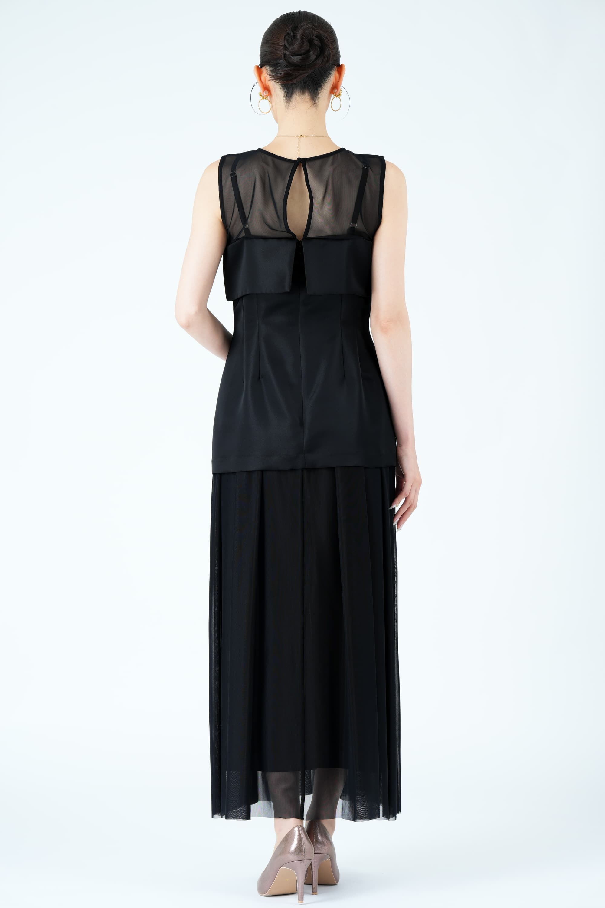 コルセット風レイヤードブラックドレス