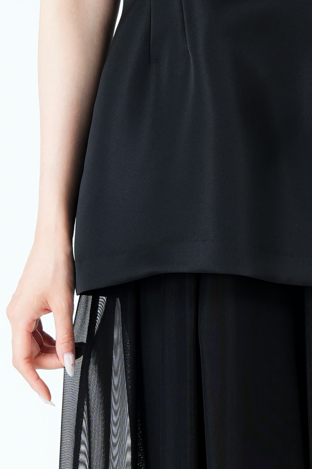 コルセット風レイヤードブラックドレス