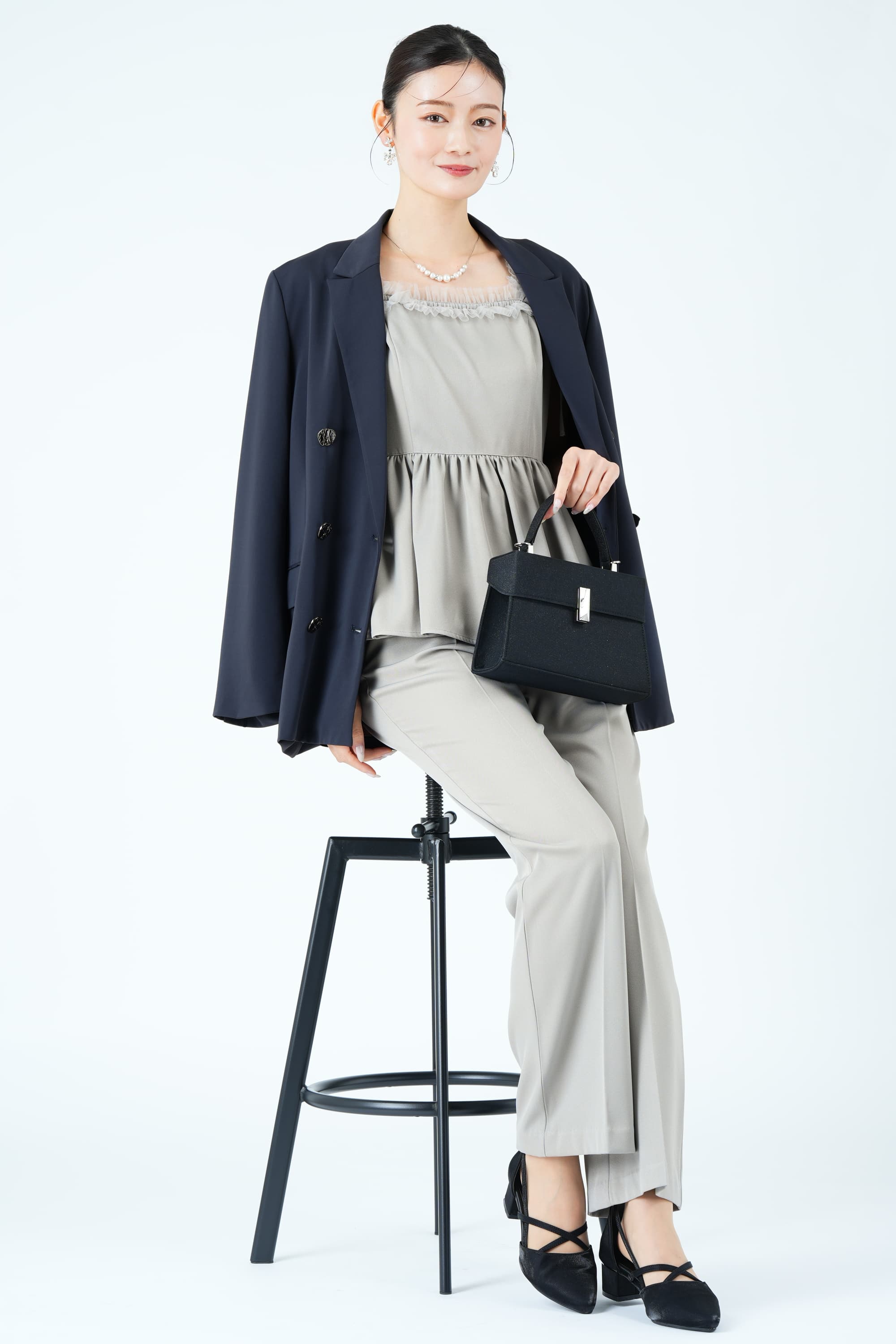 チュール装飾ペプラムグレーパンツドレス