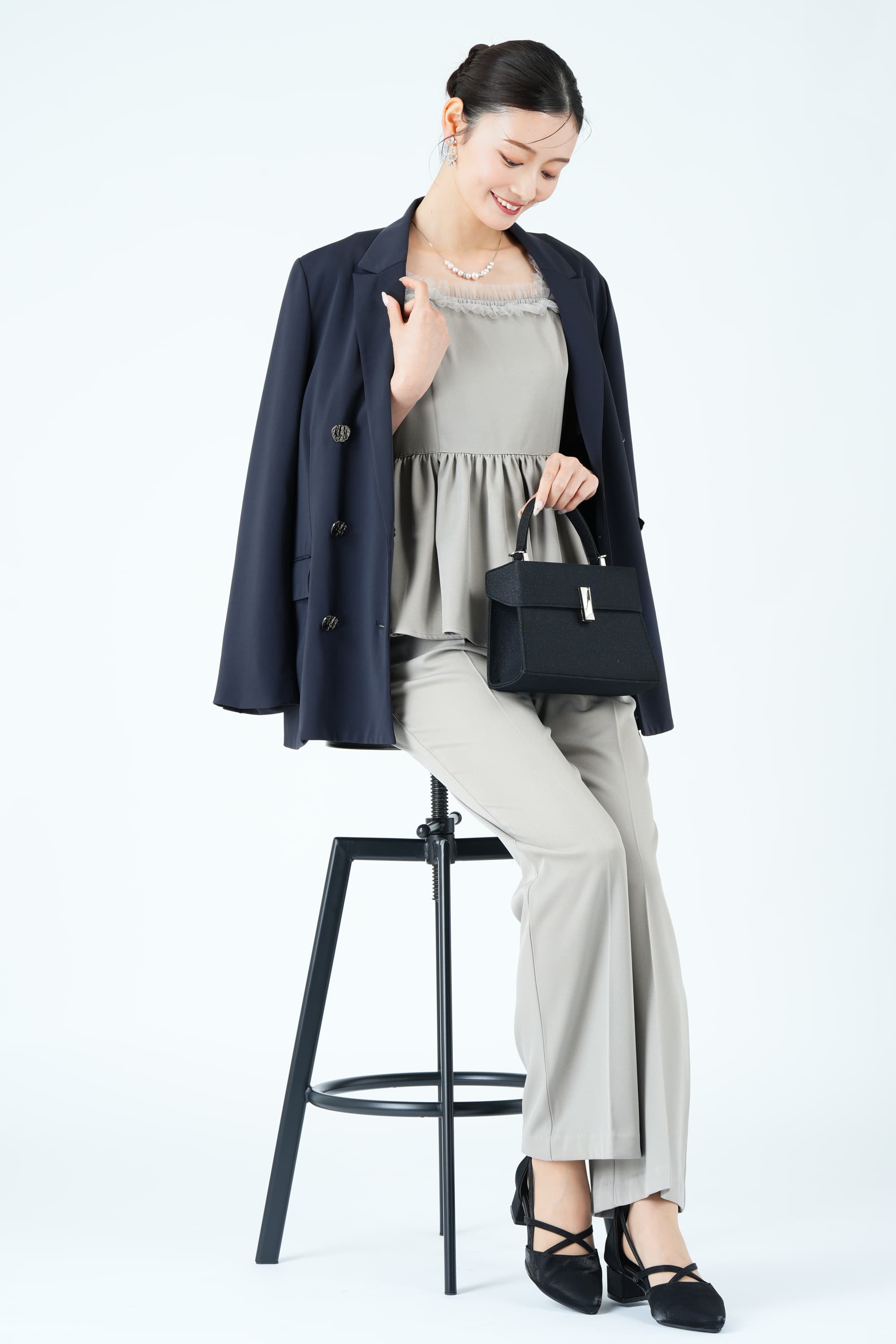 チュール装飾ペプラムグレーパンツドレス