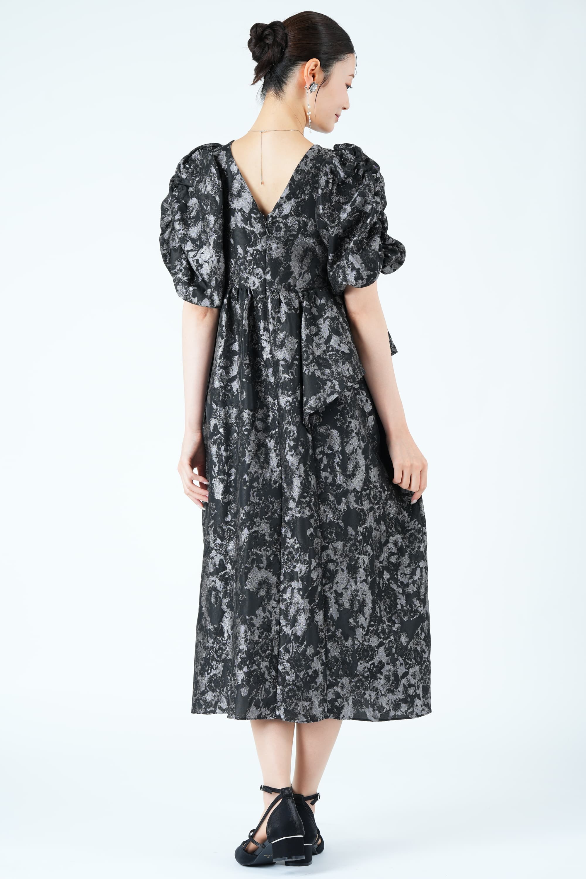 バブルスリーブ光沢ジャガードブラック×グレードレス