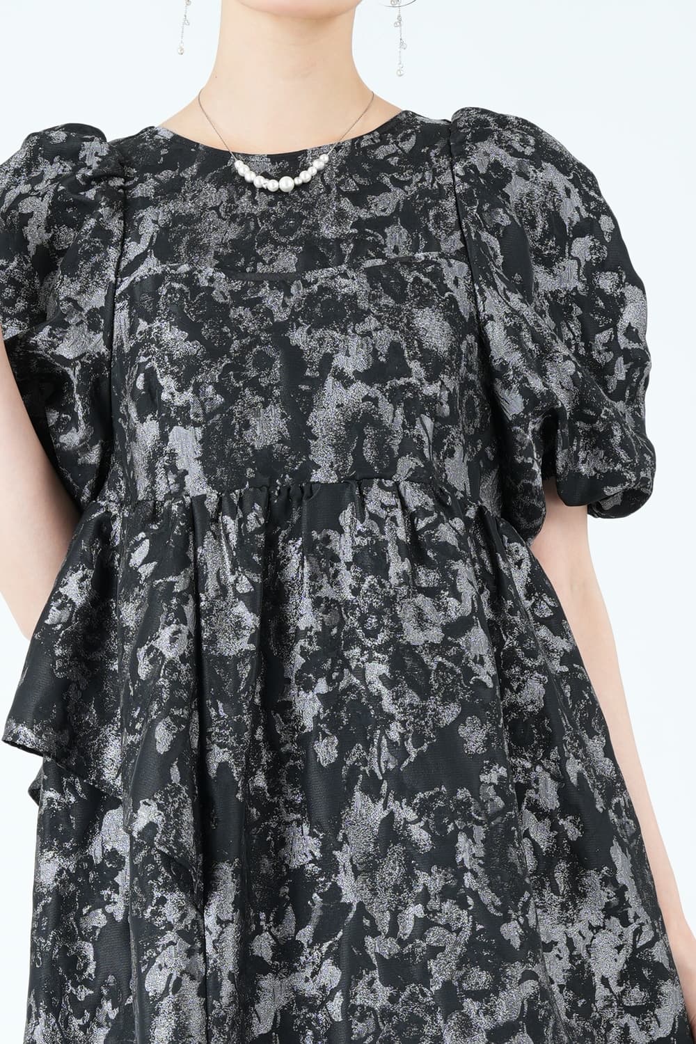 バブルスリーブ光沢ジャガードブラック×グレードレス