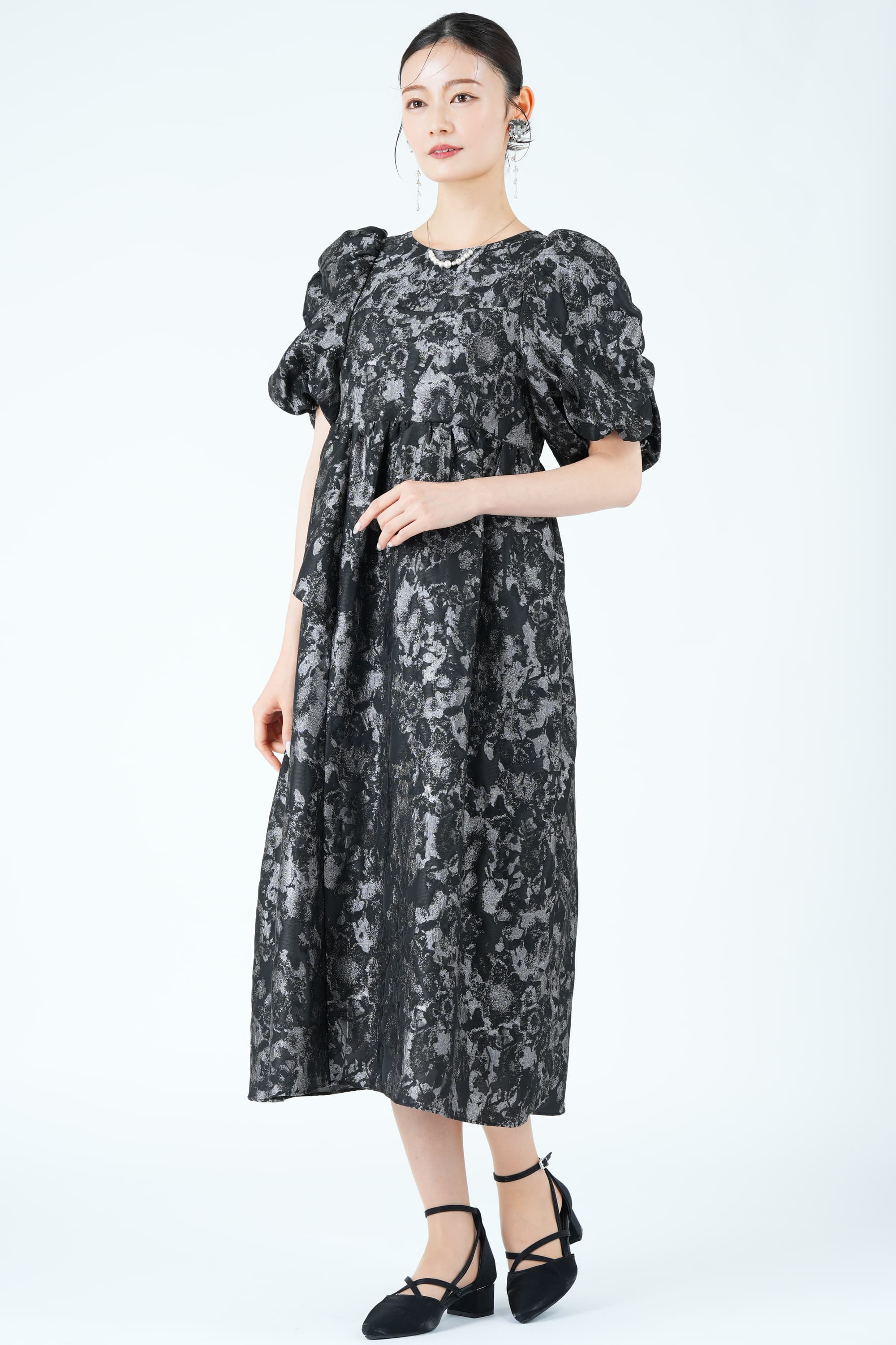 バブルスリーブ光沢ジャガードブラック×グレードレス