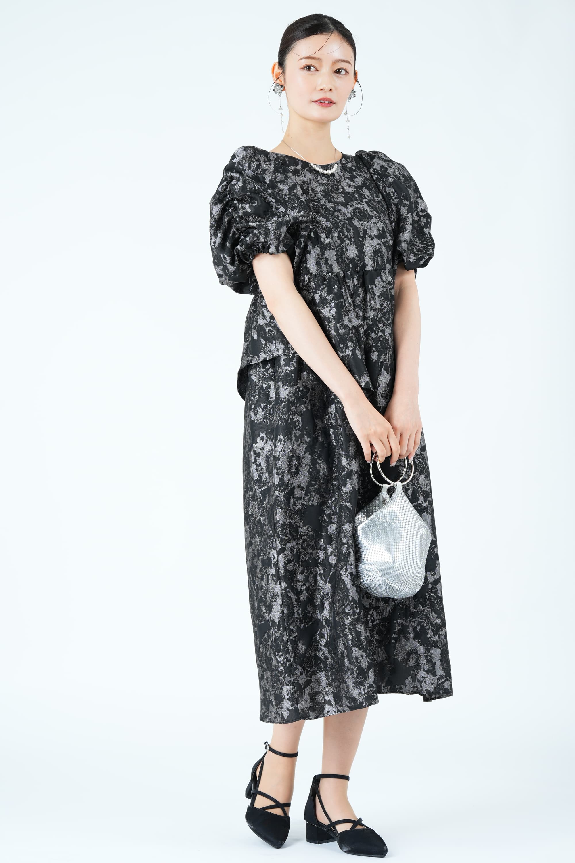 ANDRESD バブルスリーブ光沢ジャガードブラック×グレードレス (L