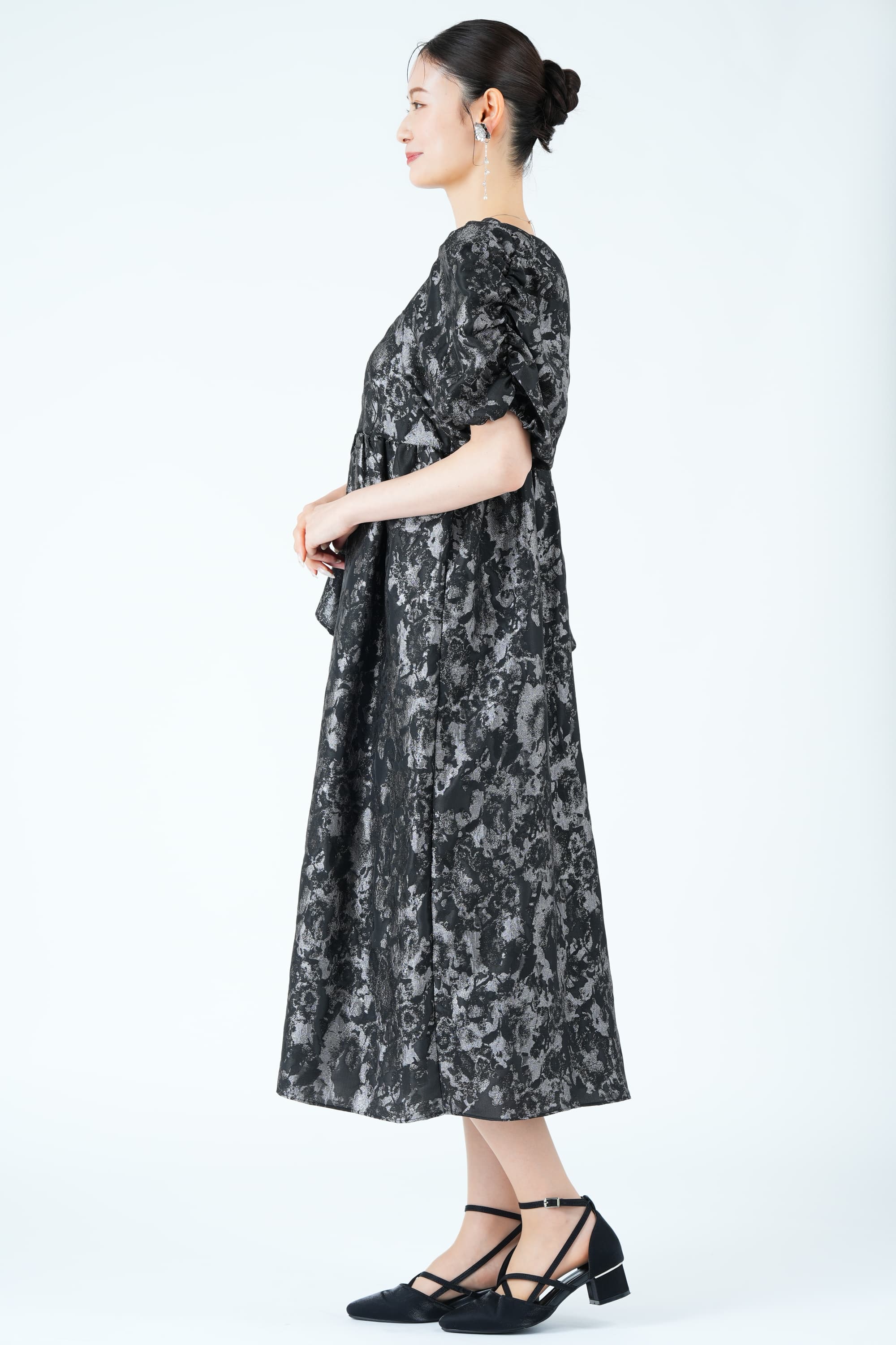 バブルスリーブ光沢ジャガードブラック×グレードレス