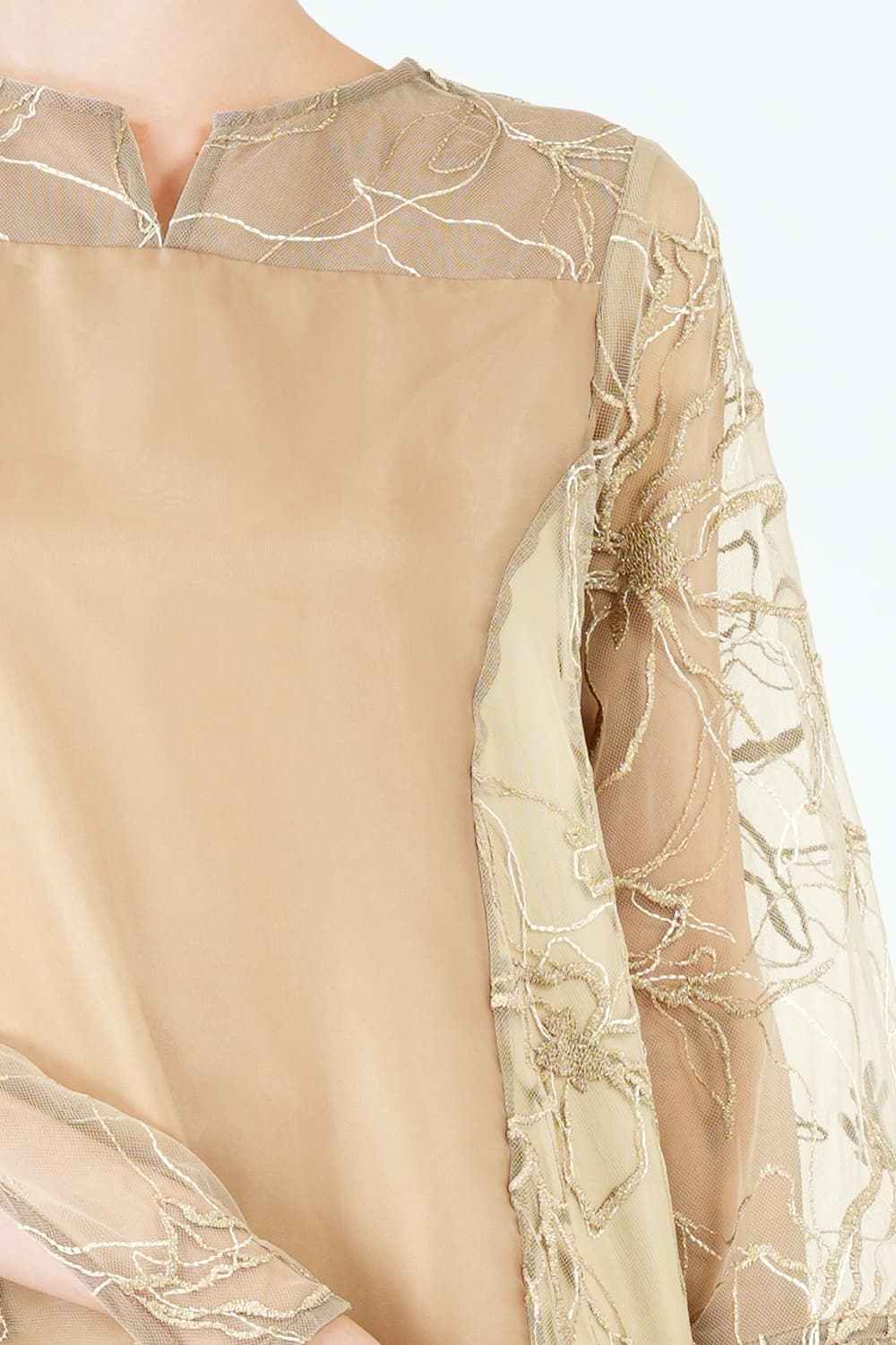 チュール刺繍パネルベージュドレス
