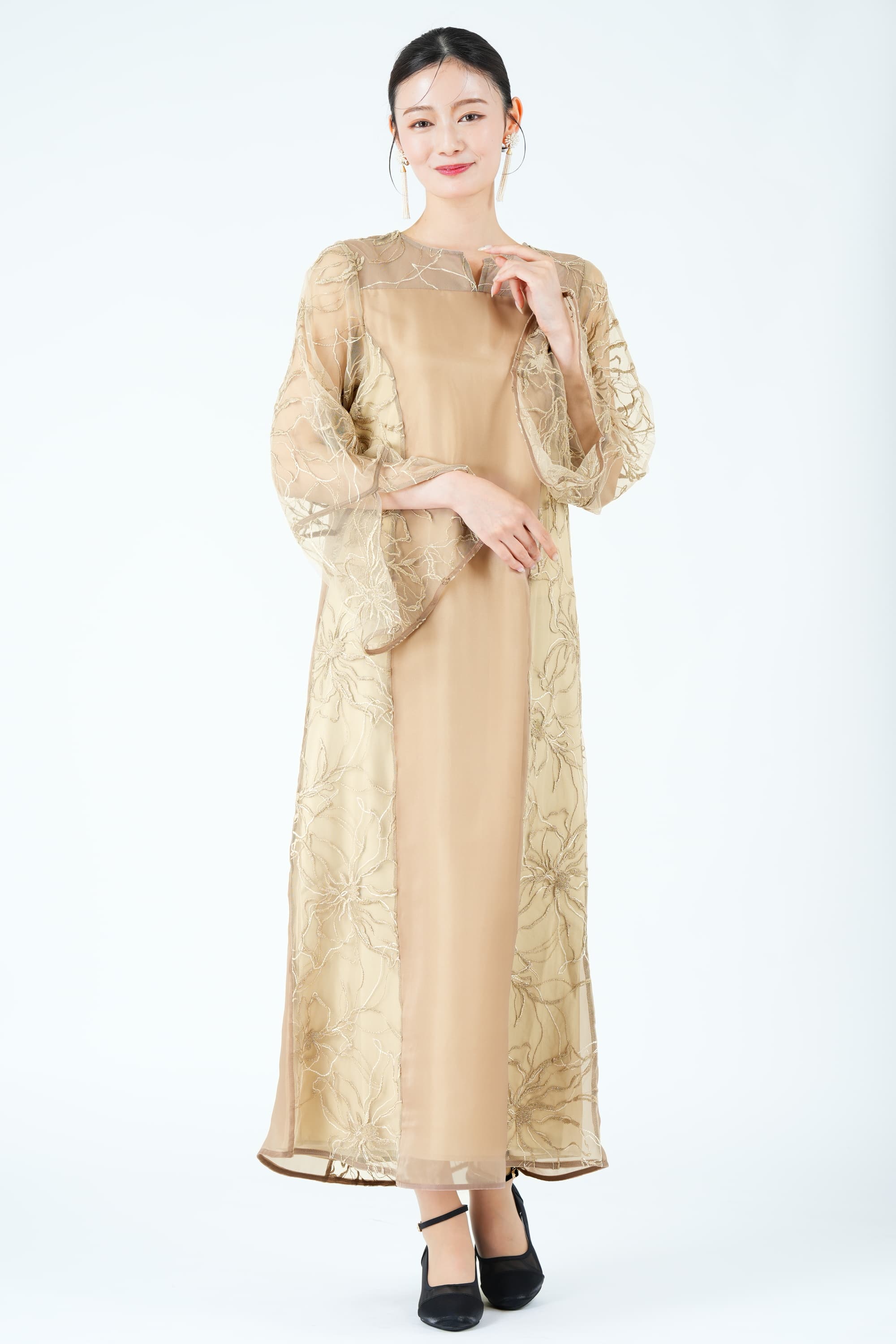 チュール刺繍パネルベージュドレス