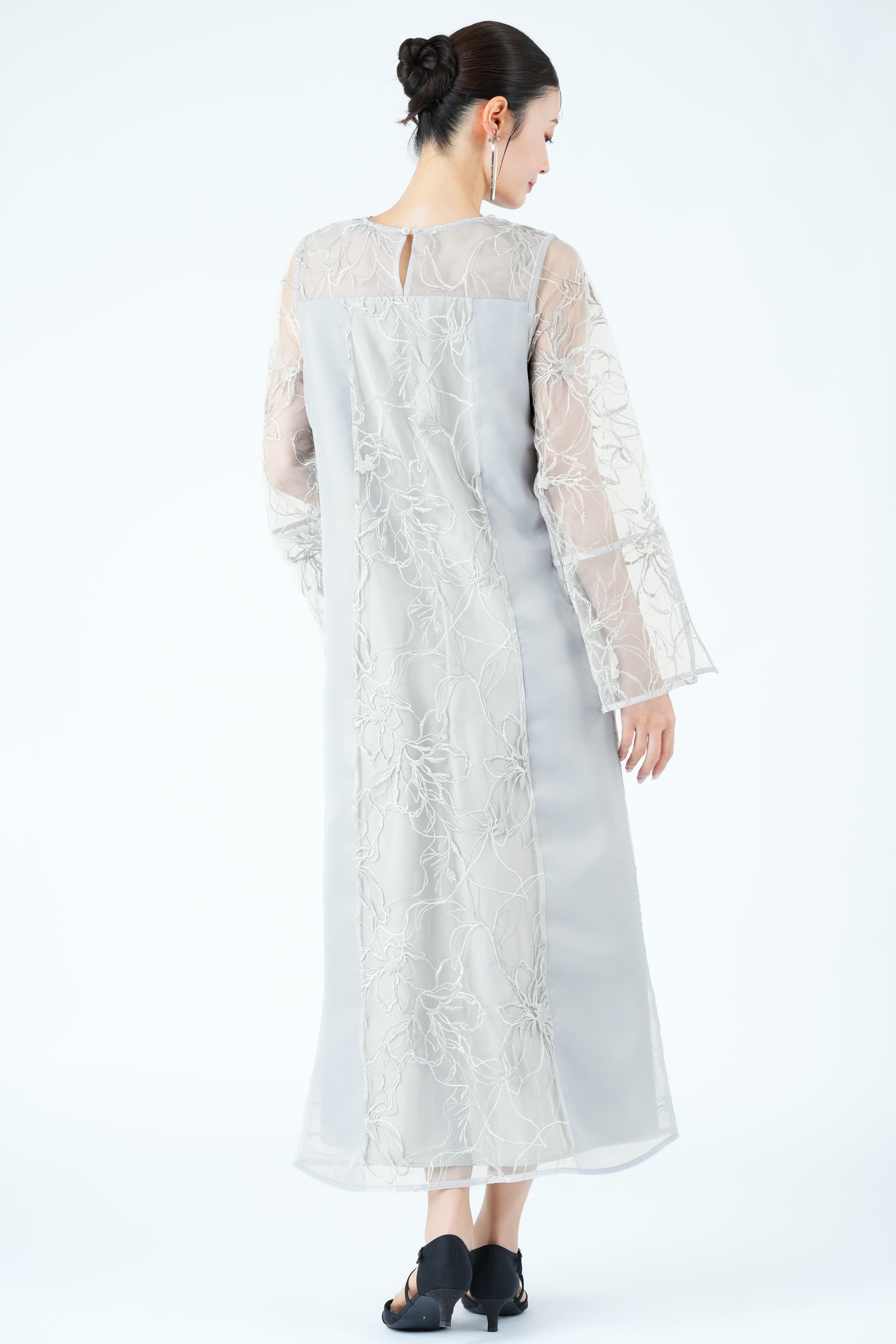 チュール刺繍パネルブルードレス