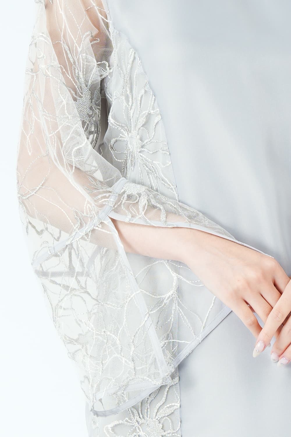 チュール刺繍パネルブルードレス