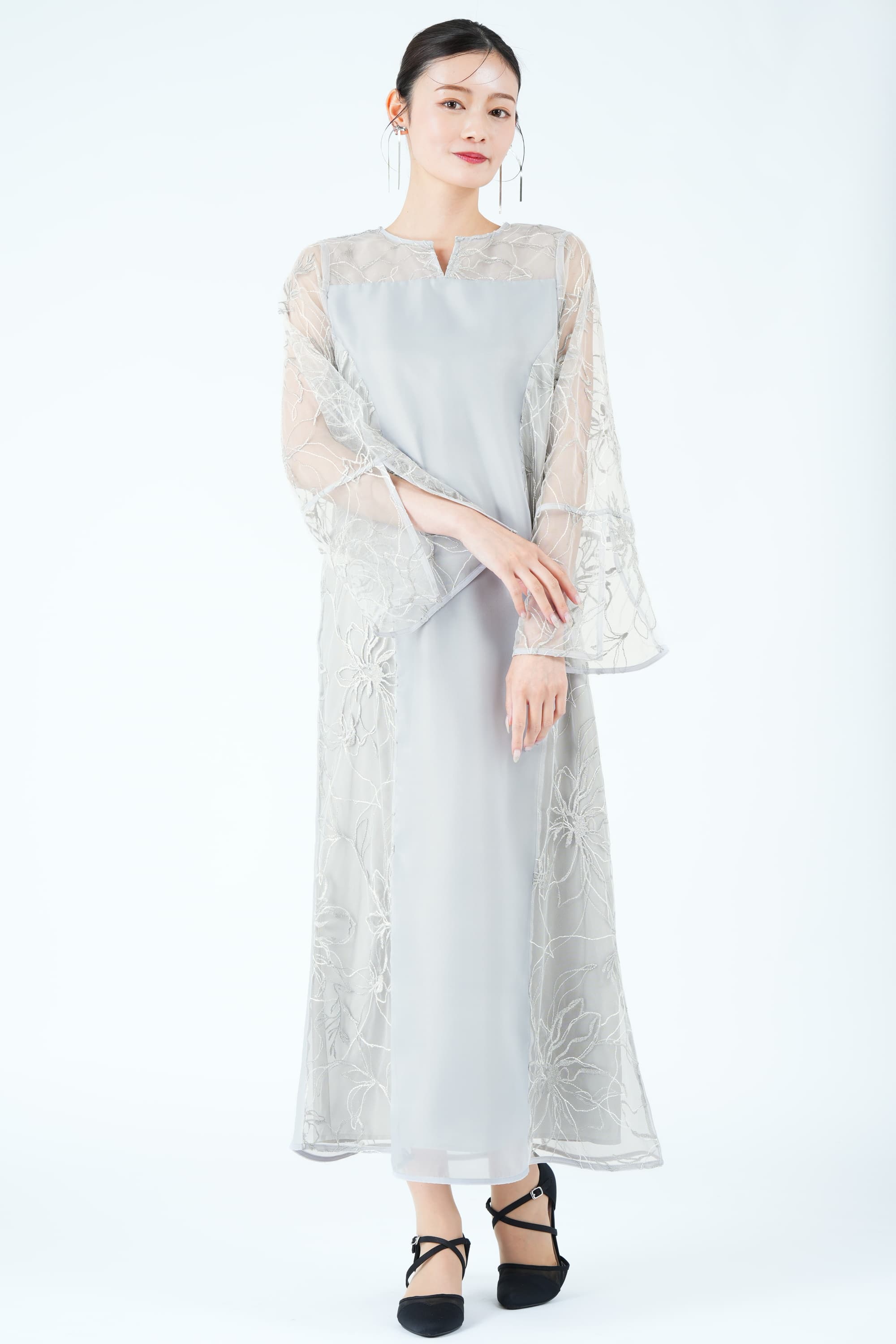 チュール刺繍パネルブルードレス