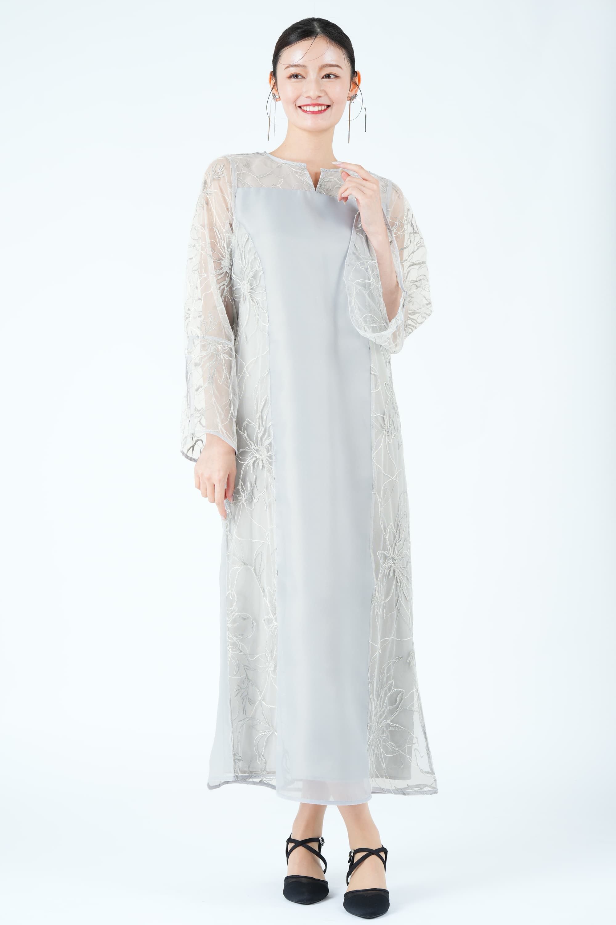 チュール刺繍パネルブルードレス