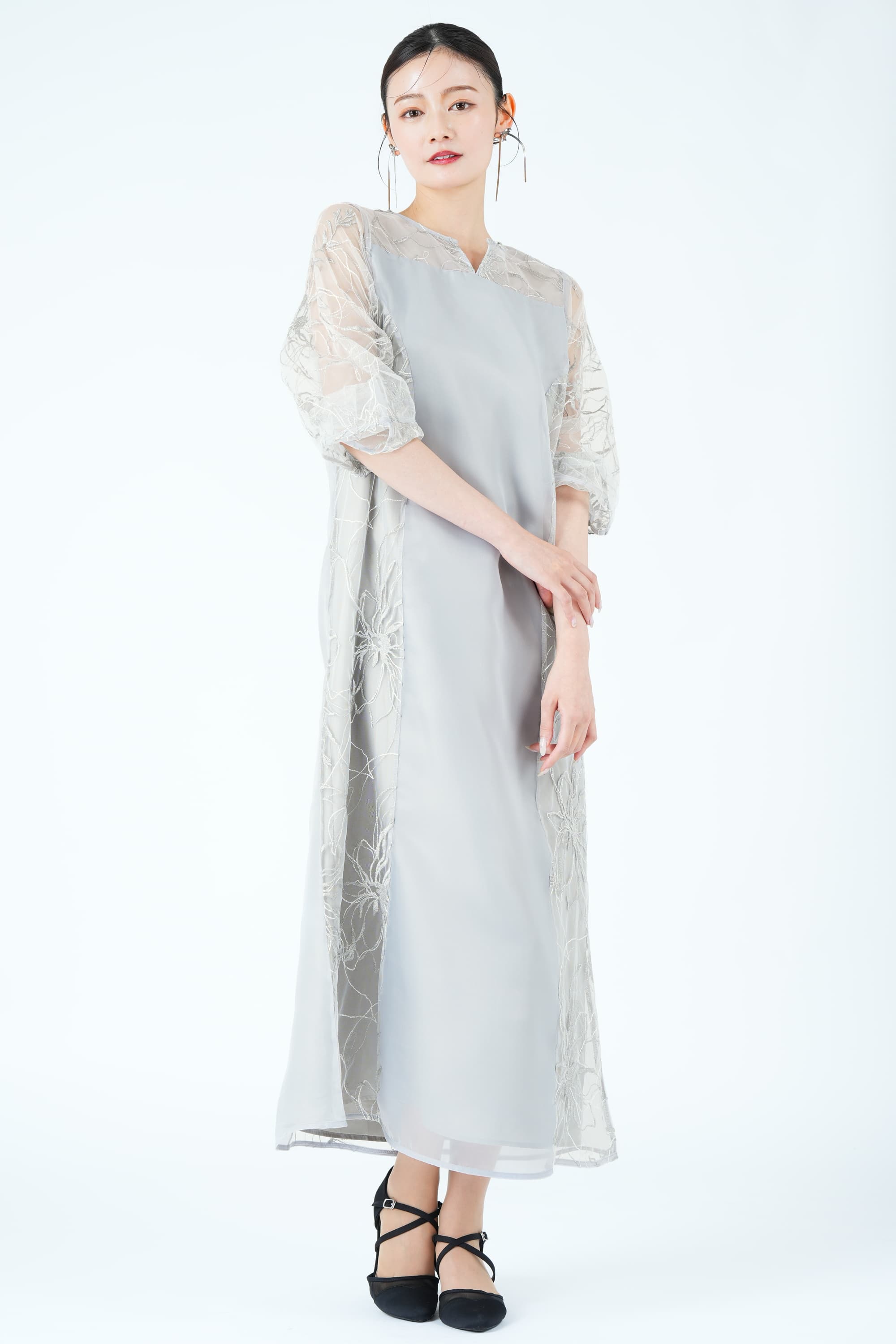 チュール刺繍パネルブルードレス
