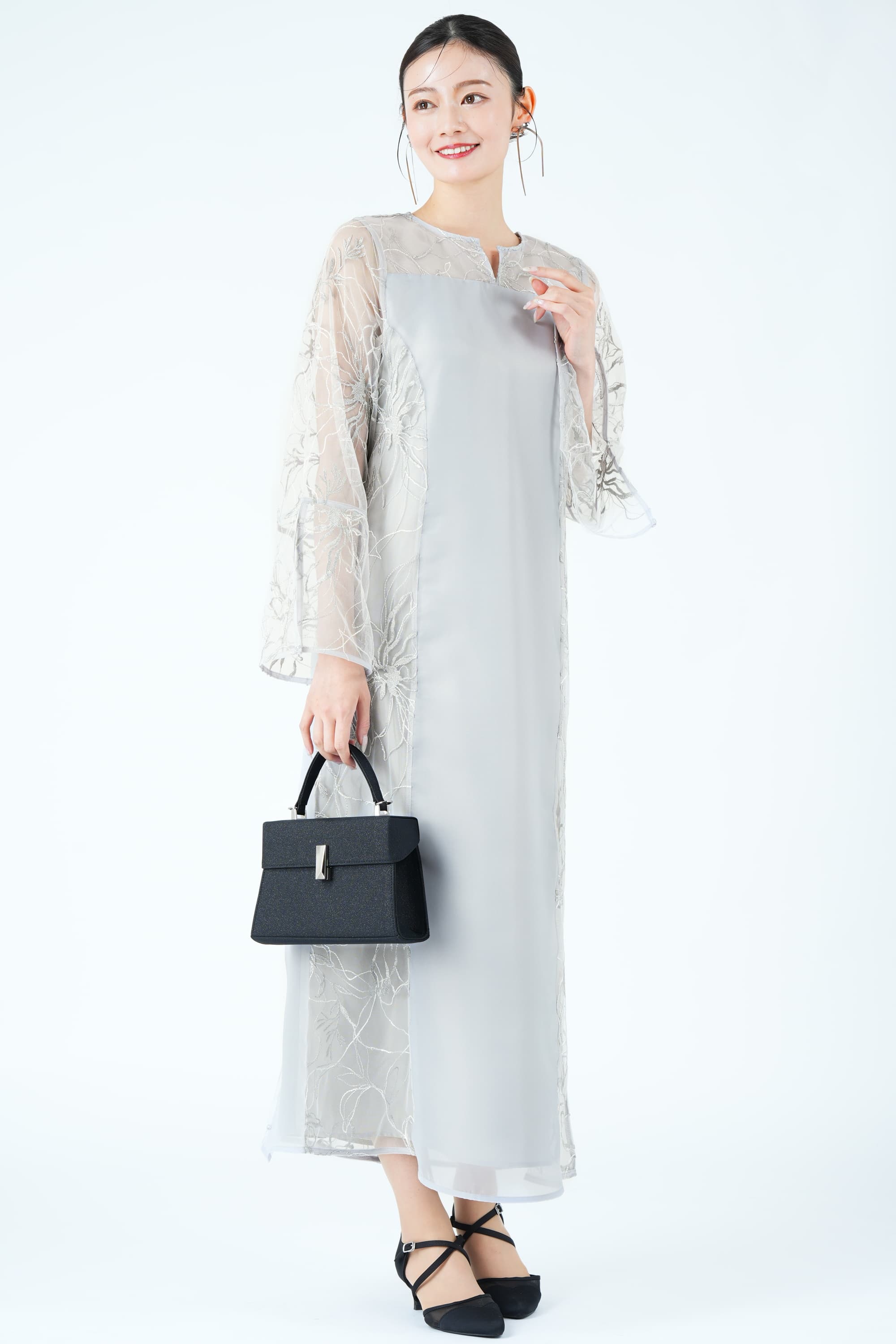 チュール刺繍パネルブルードレス