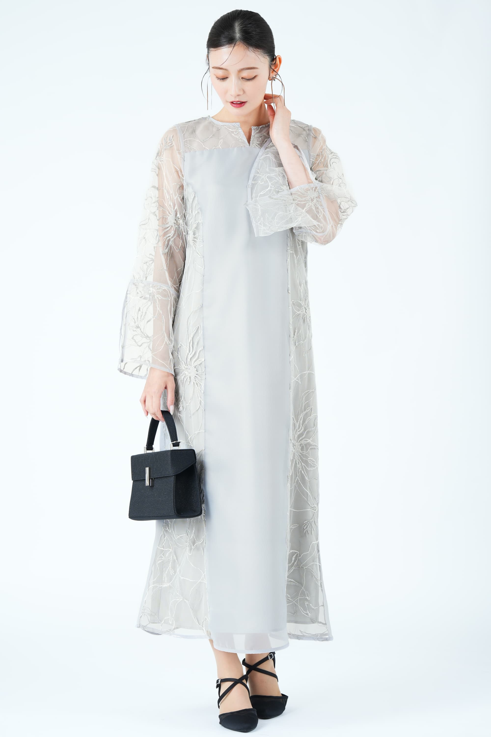 チュール刺繍パネルブルードレス