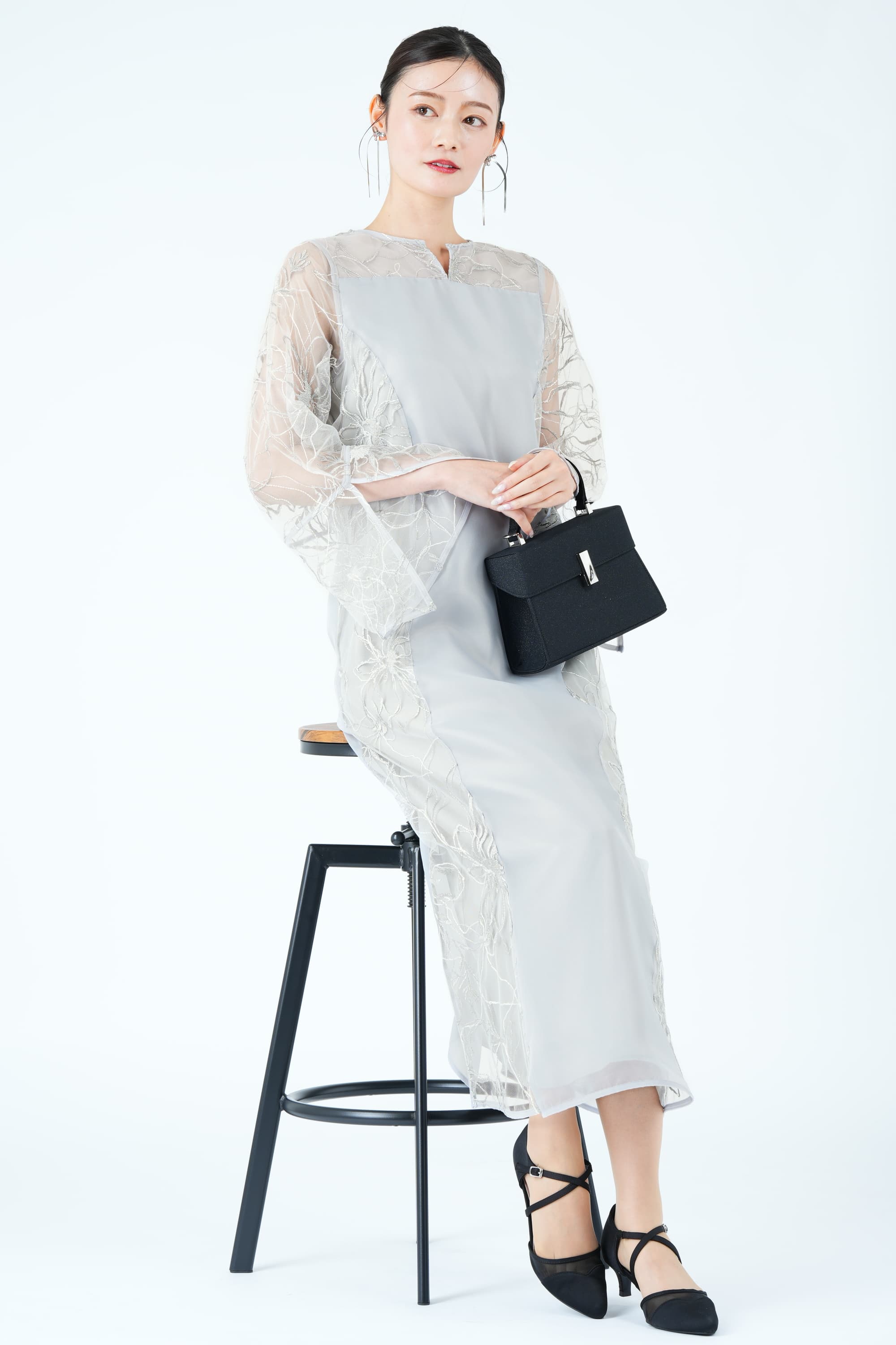 チュール刺繍パネルブルードレス