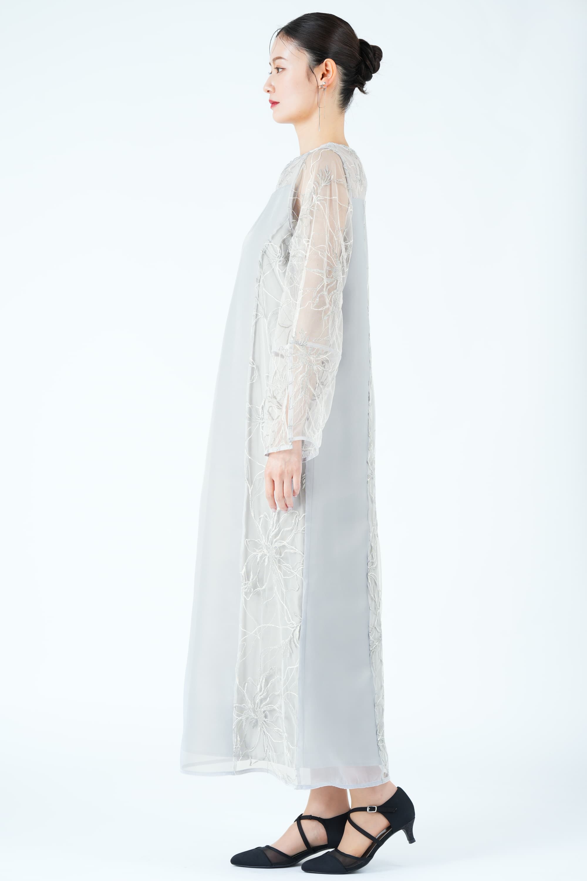 チュール刺繍パネルブルードレス