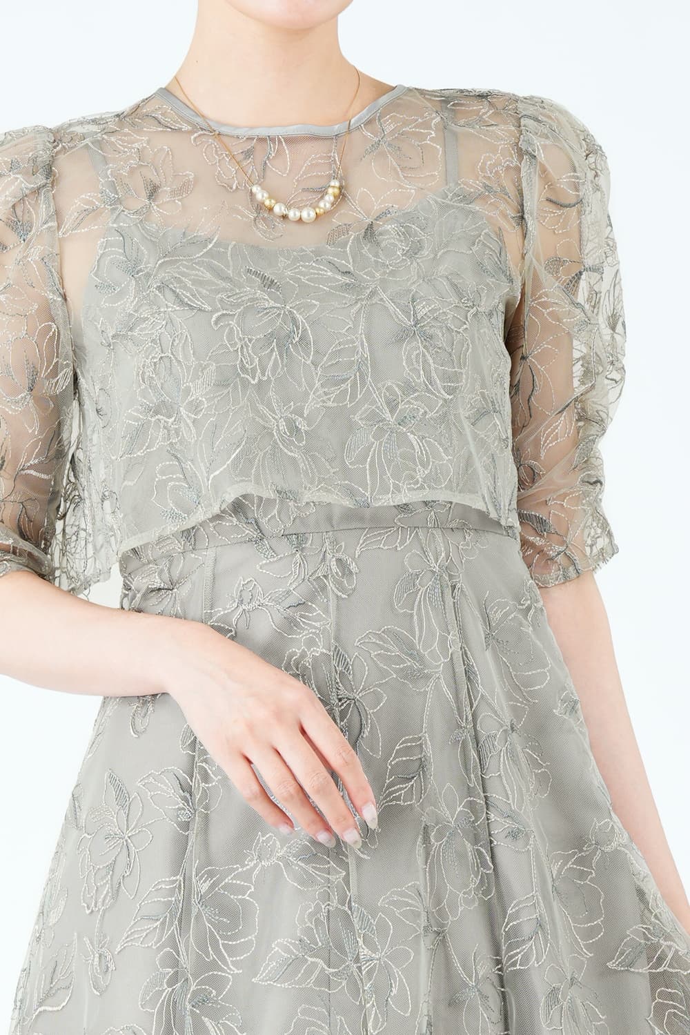 レイヤードフローラル刺繍くすみグリーンドレス