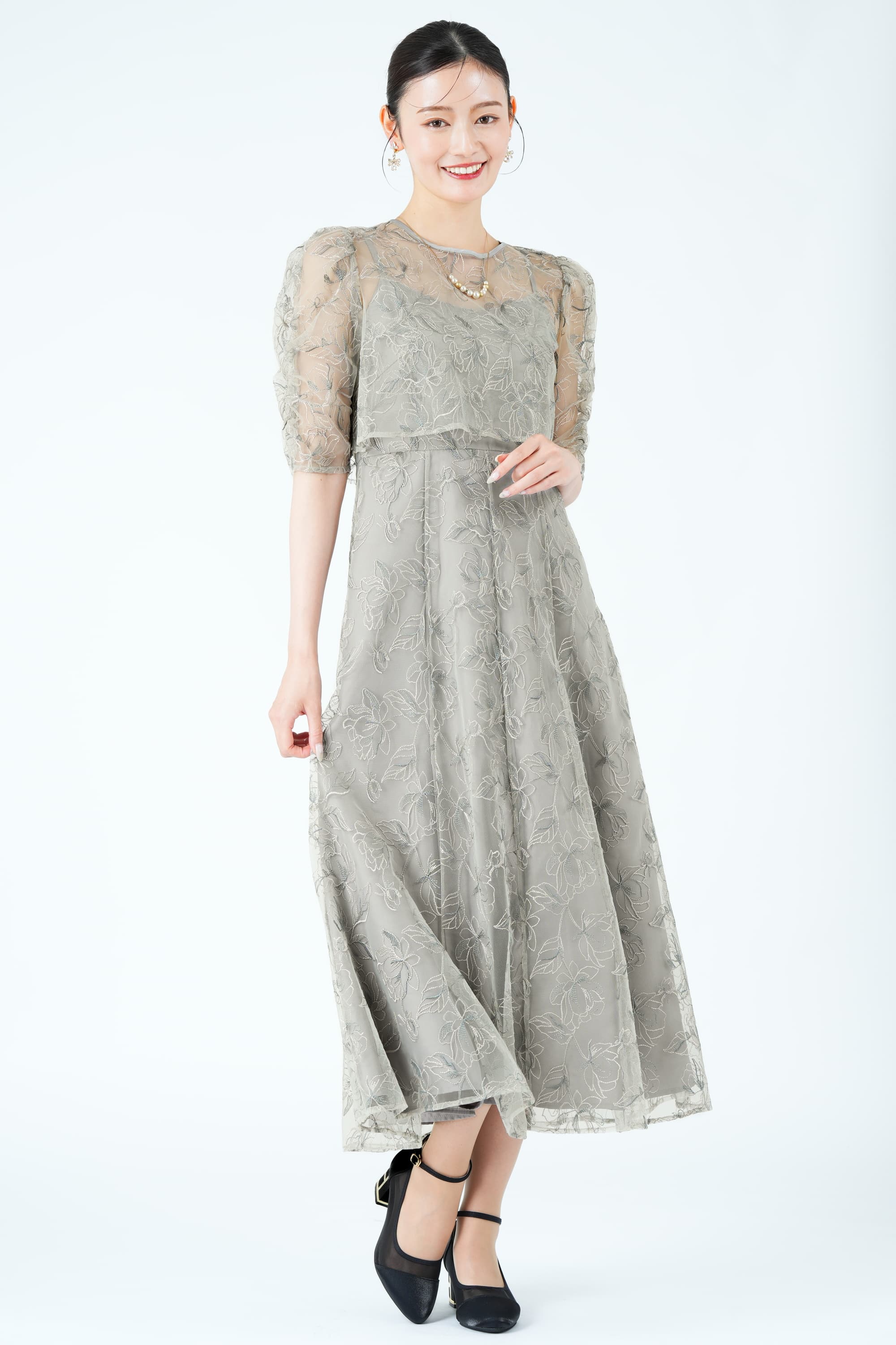 レイヤードフローラル刺繍くすみグリーンドレス