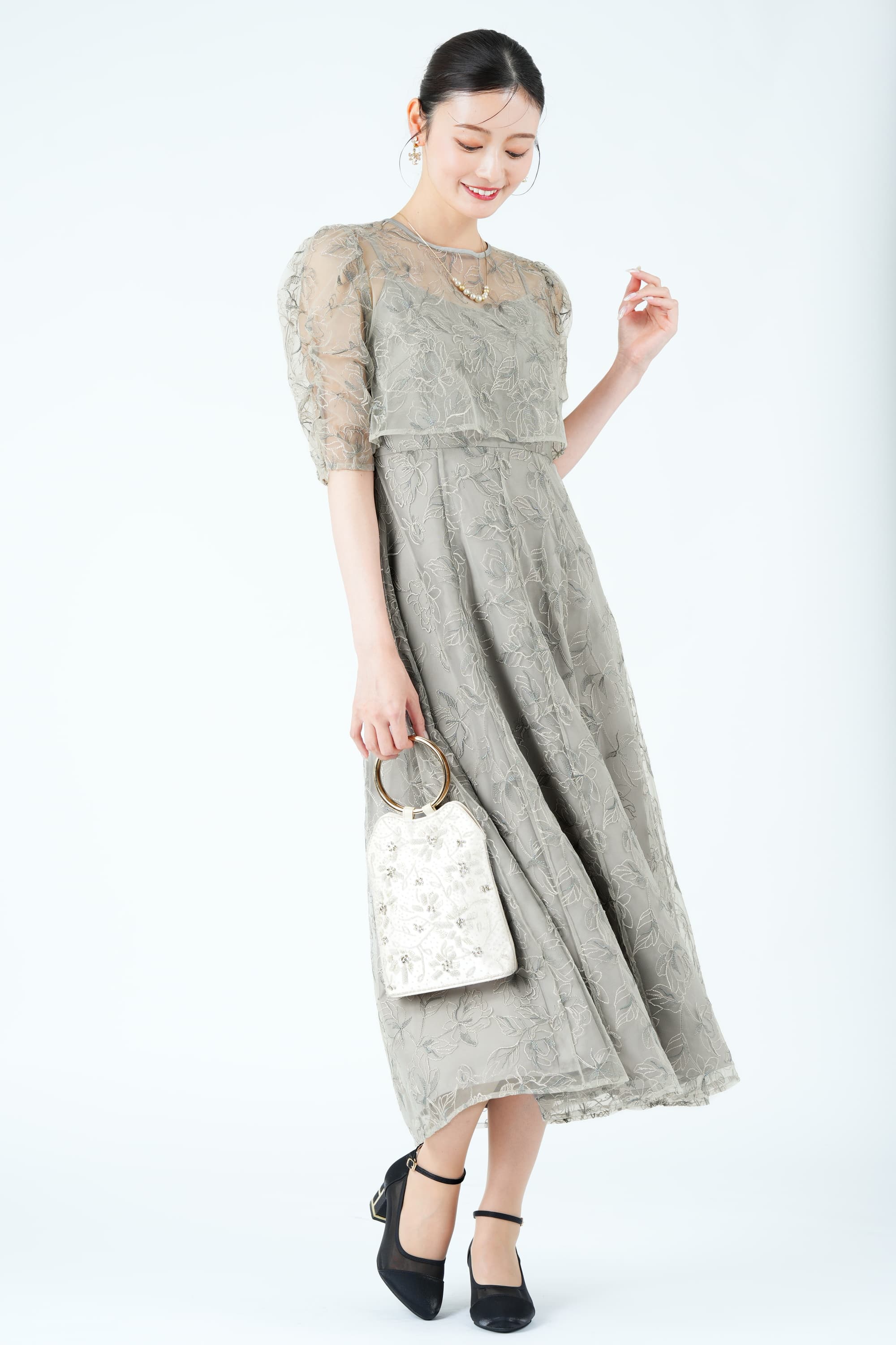 レイヤードフローラル刺繍くすみグリーンドレス