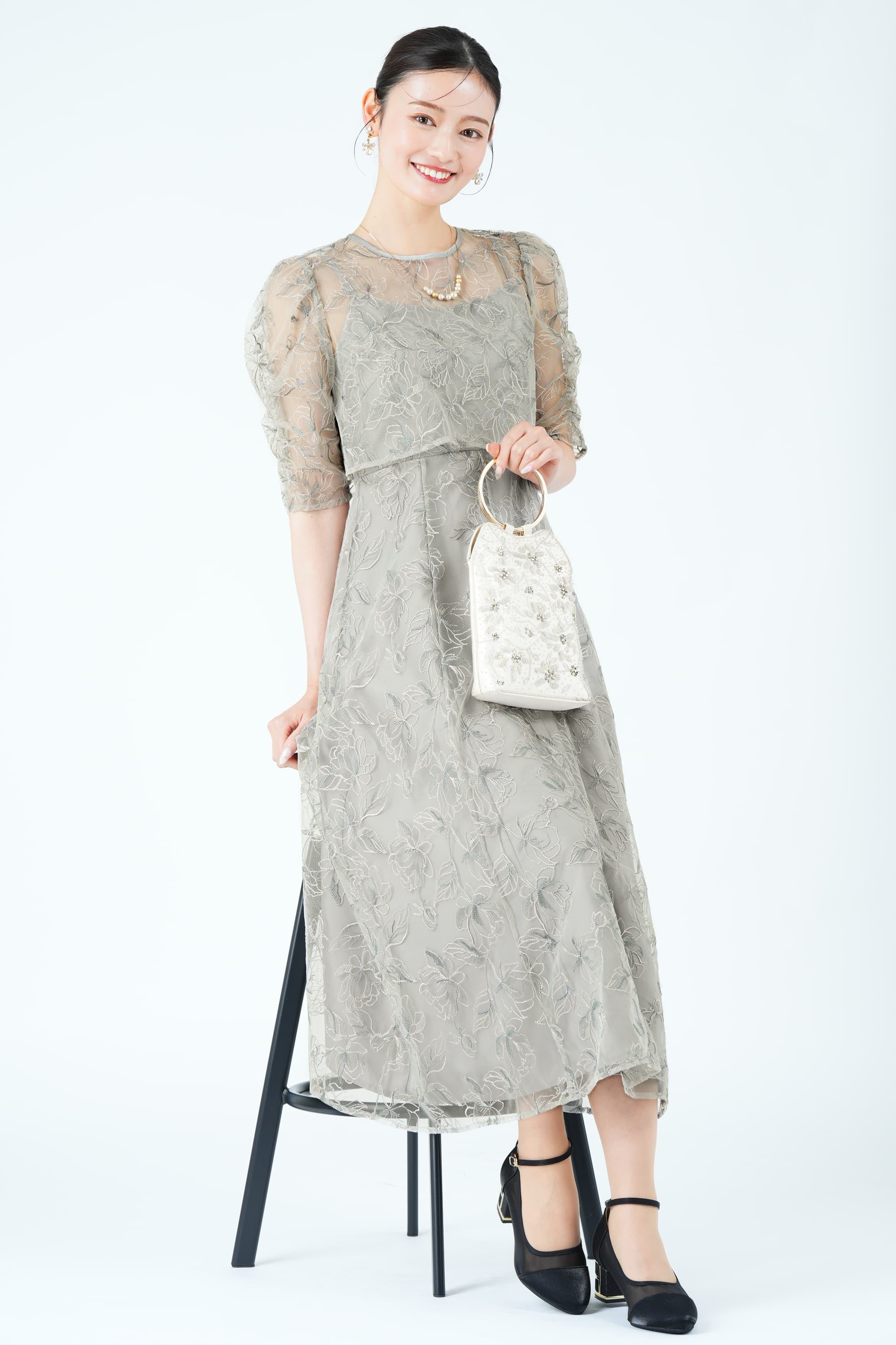 レイヤードフローラル刺繍くすみグリーンドレス