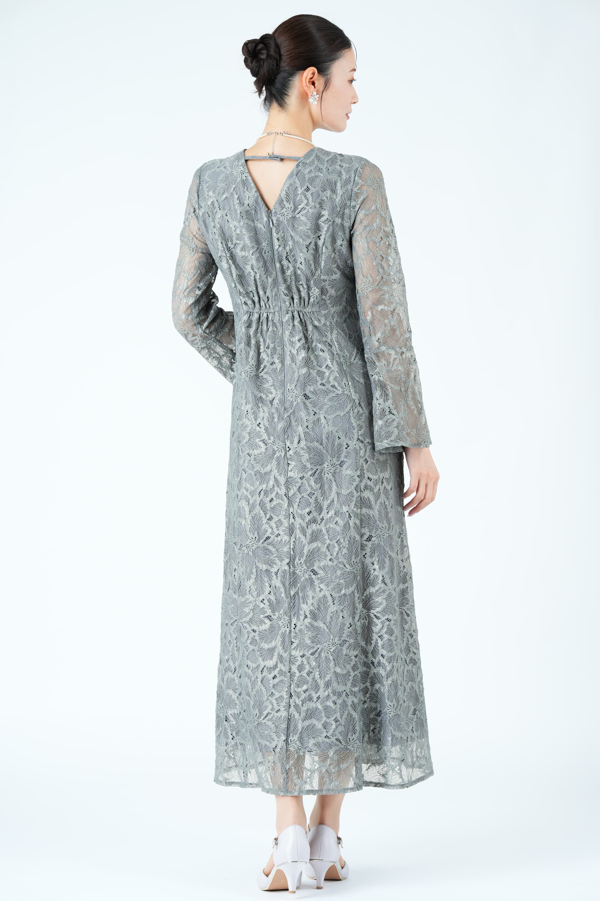 陰影フラワーレースくすみブルードレス