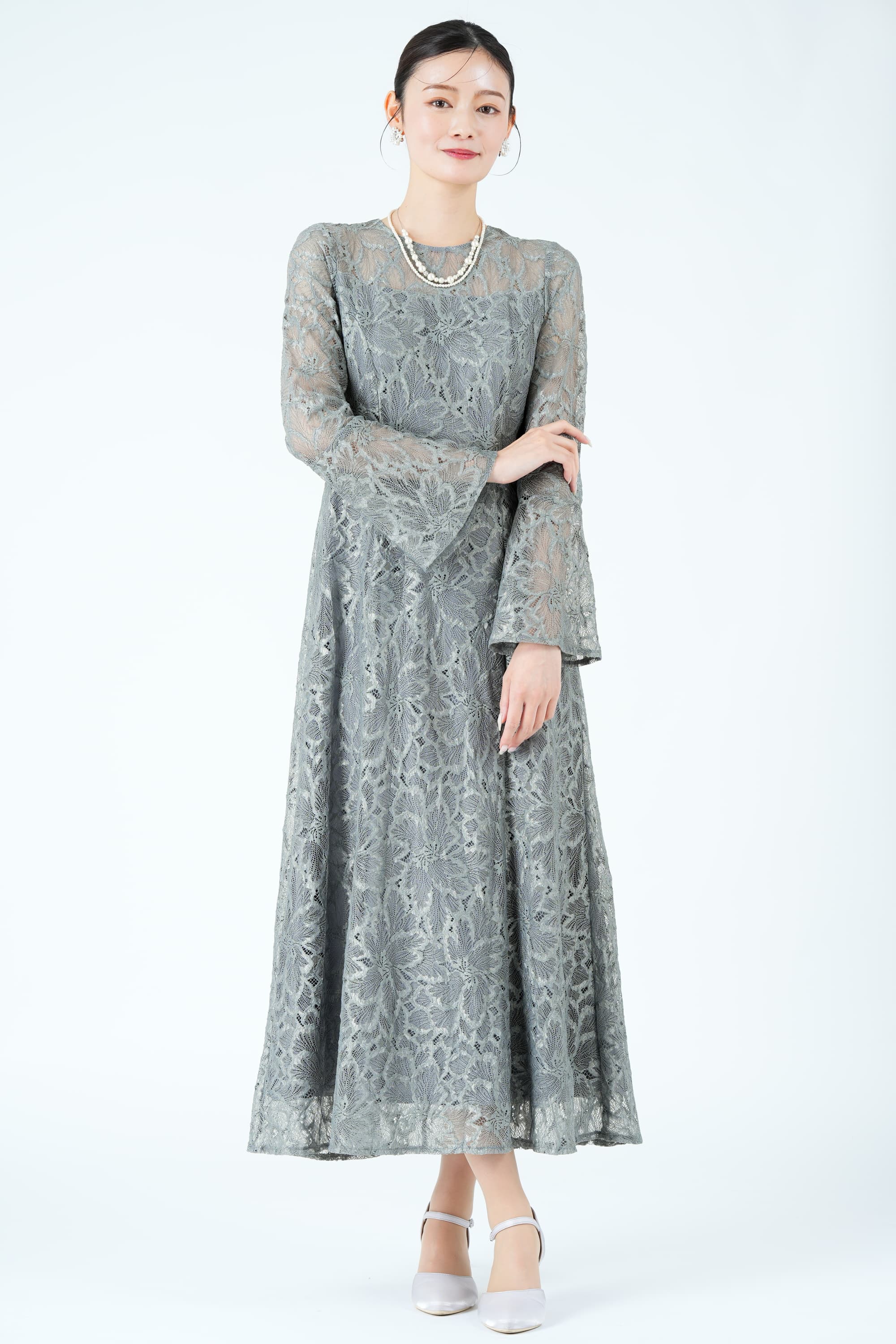 陰影フラワーレースくすみブルードレス