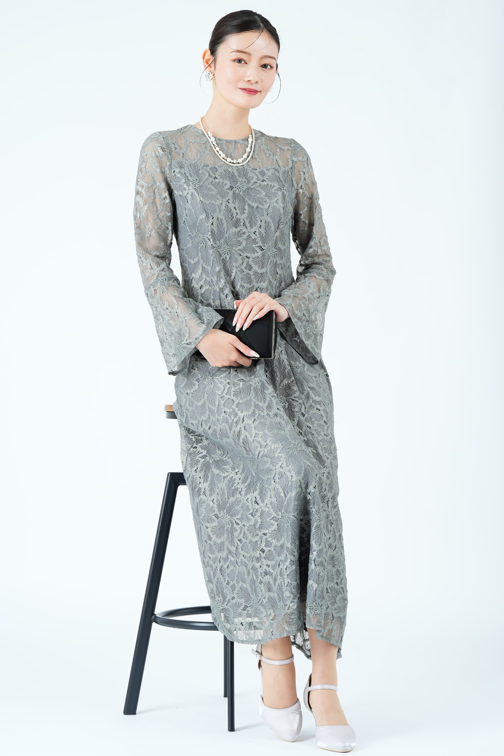 陰影フラワーレースくすみブルードレス