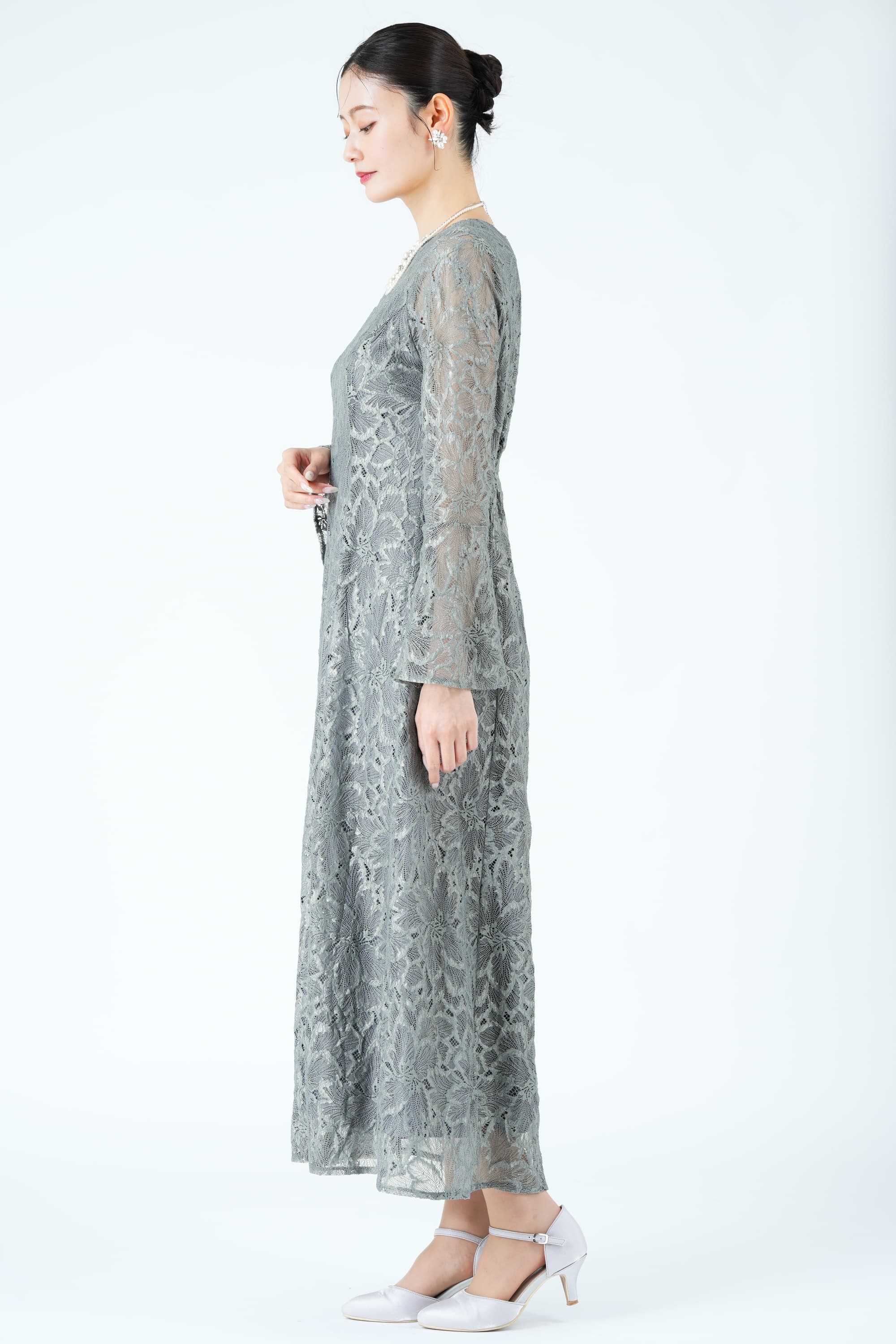 陰影フラワーレースくすみブルードレス