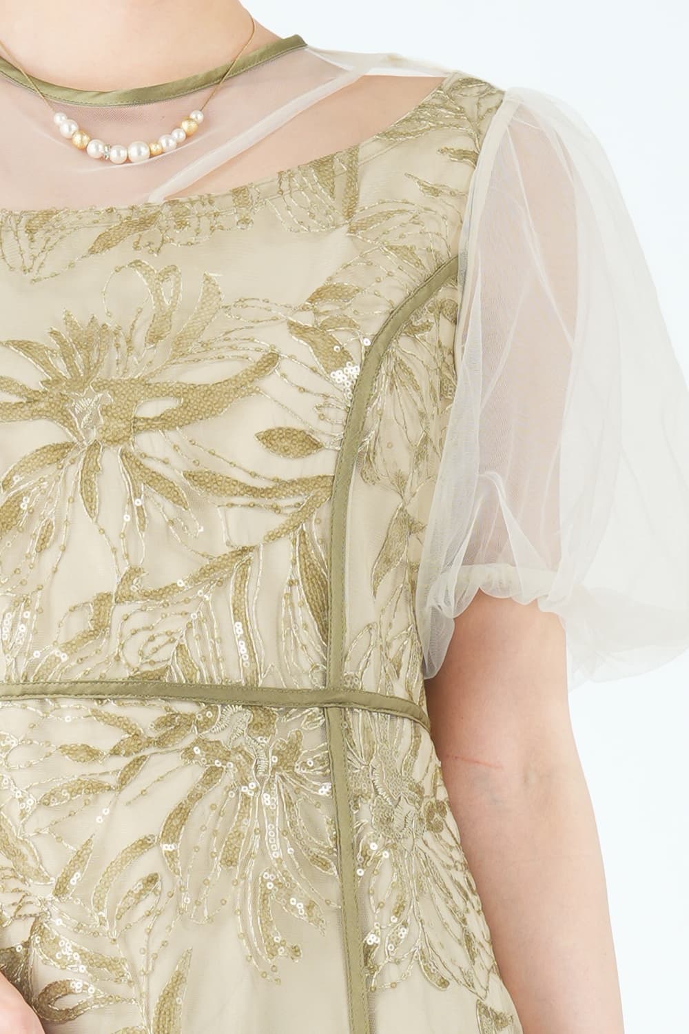 アシンメトリーカット花刺繍グリーンドレス