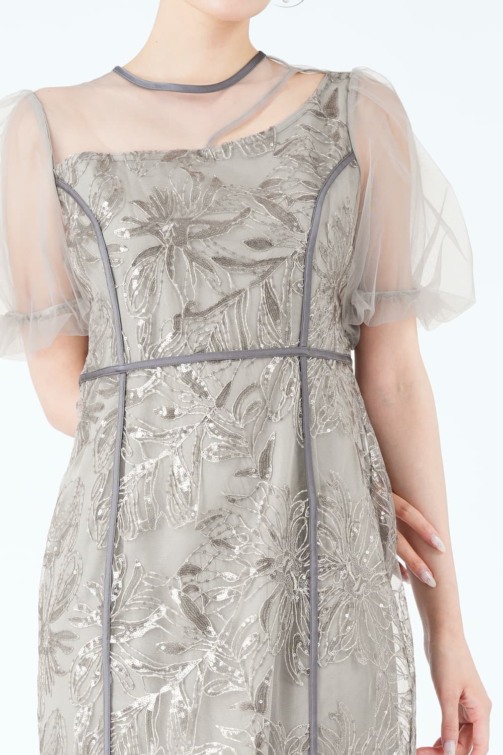 アシンメトリーカット花刺繍グレードレス