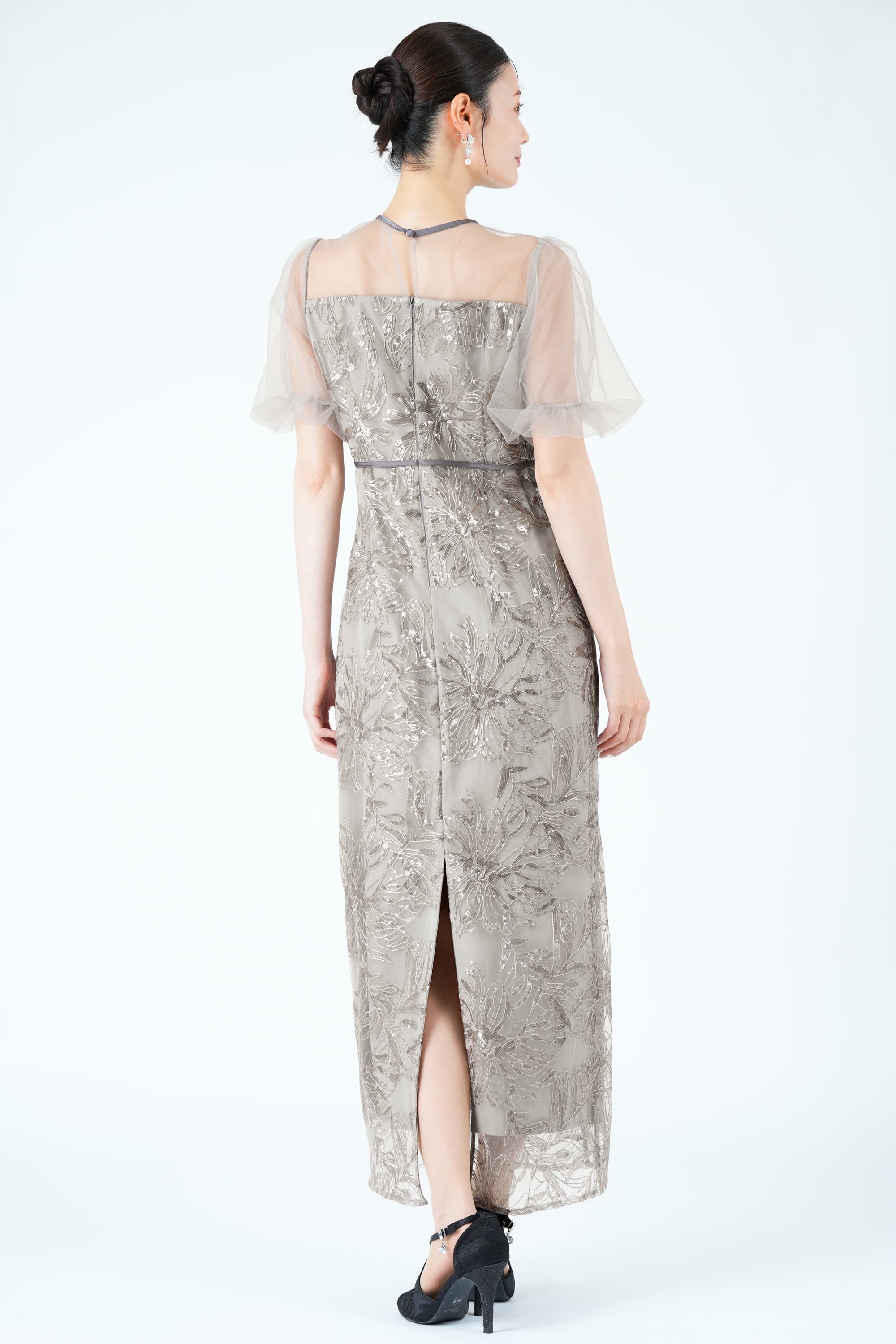 アシンメトリーカット花刺繍グレードレス