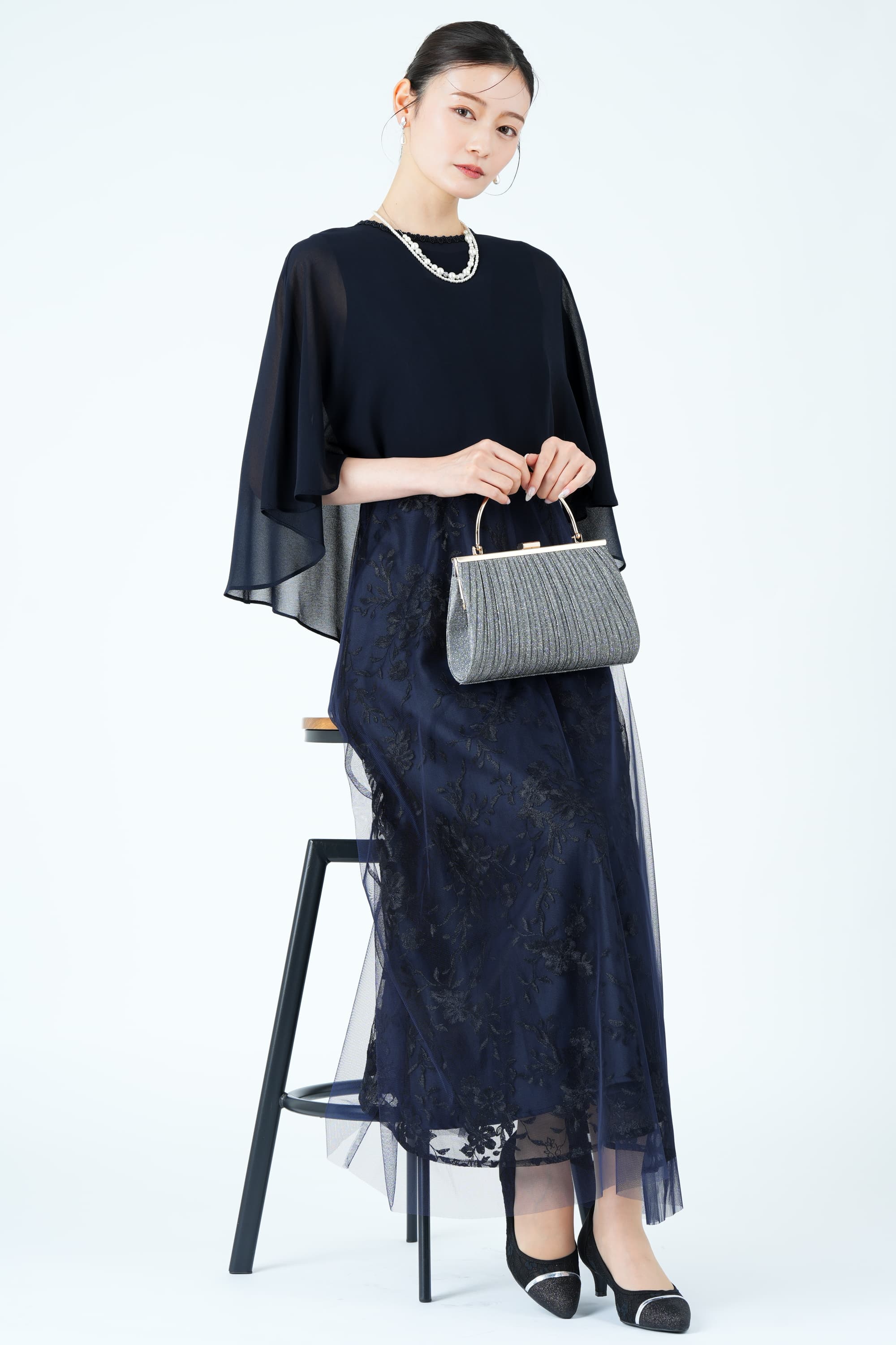 エレガント刺繍ケープネイビードレス