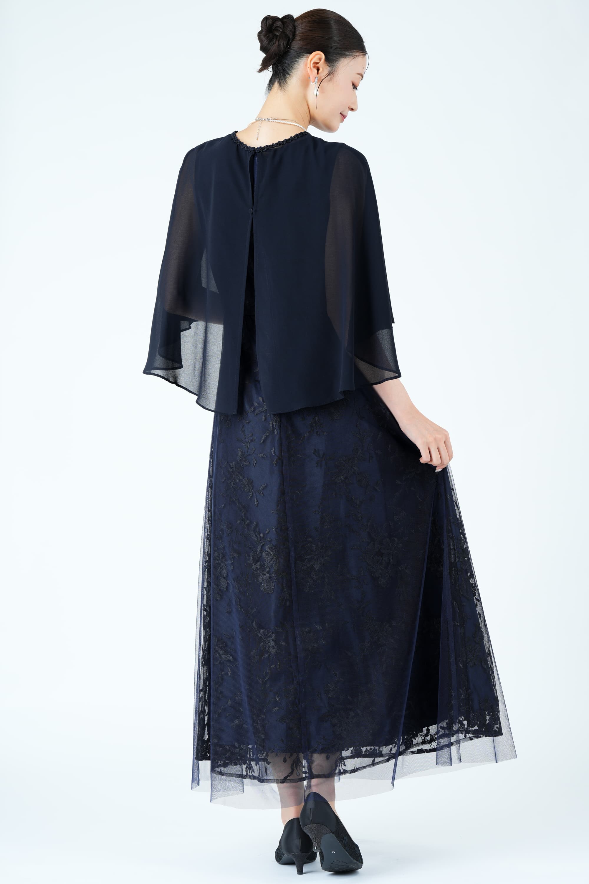 エレガント刺繍ケープネイビードレス