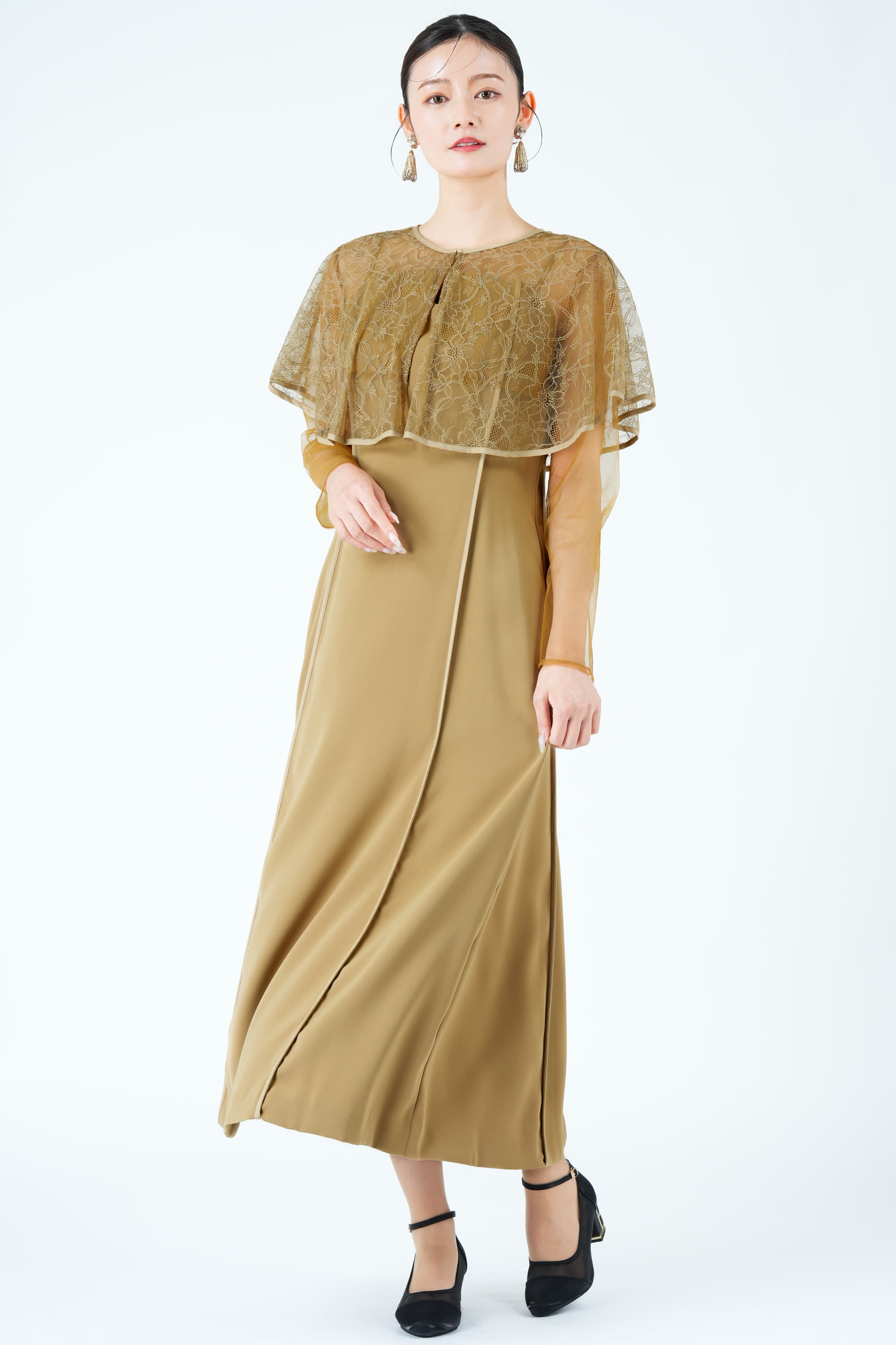 ケープ風ボレロレイヤードベージュドレス