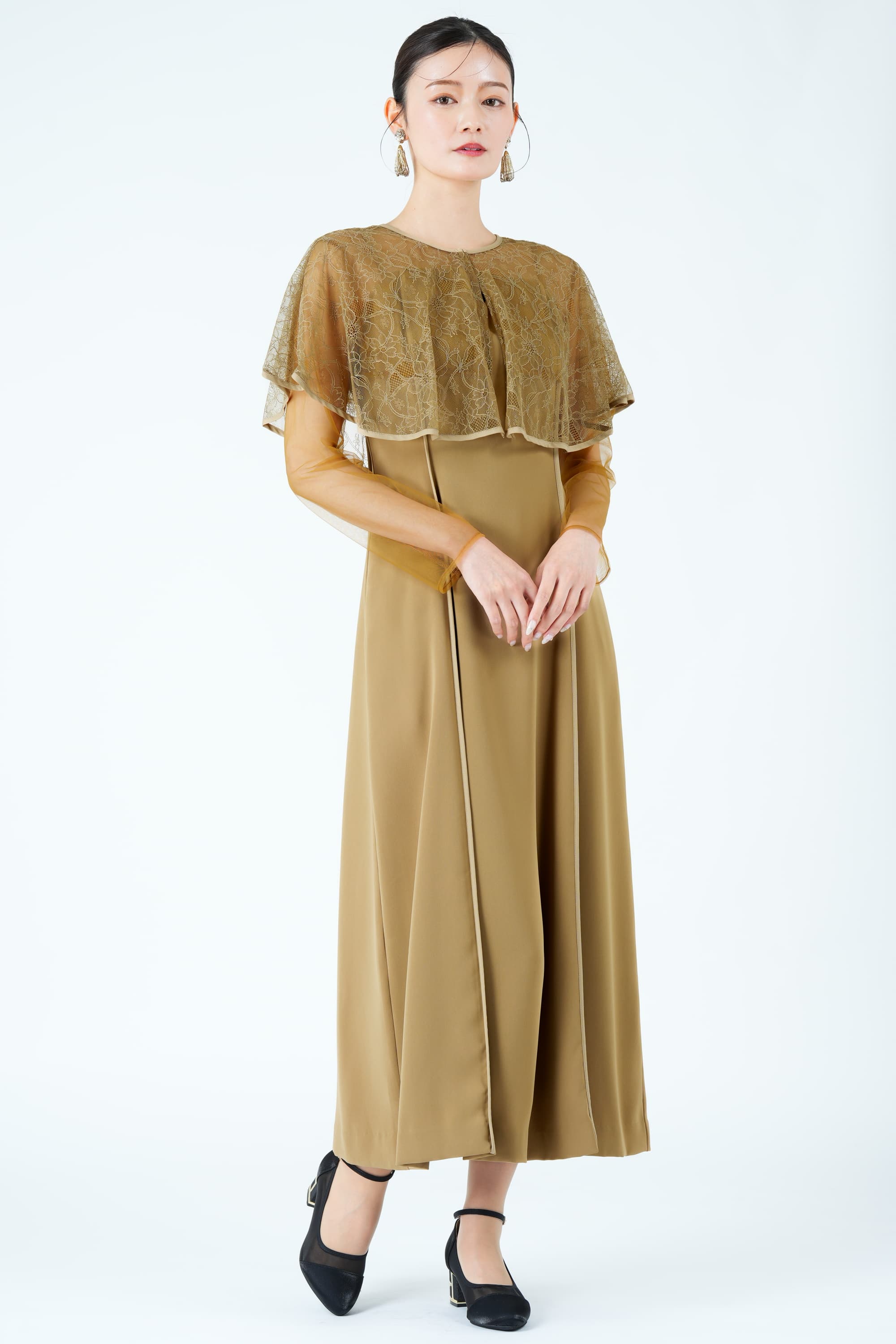 ケープ風ボレロレイヤードベージュドレス