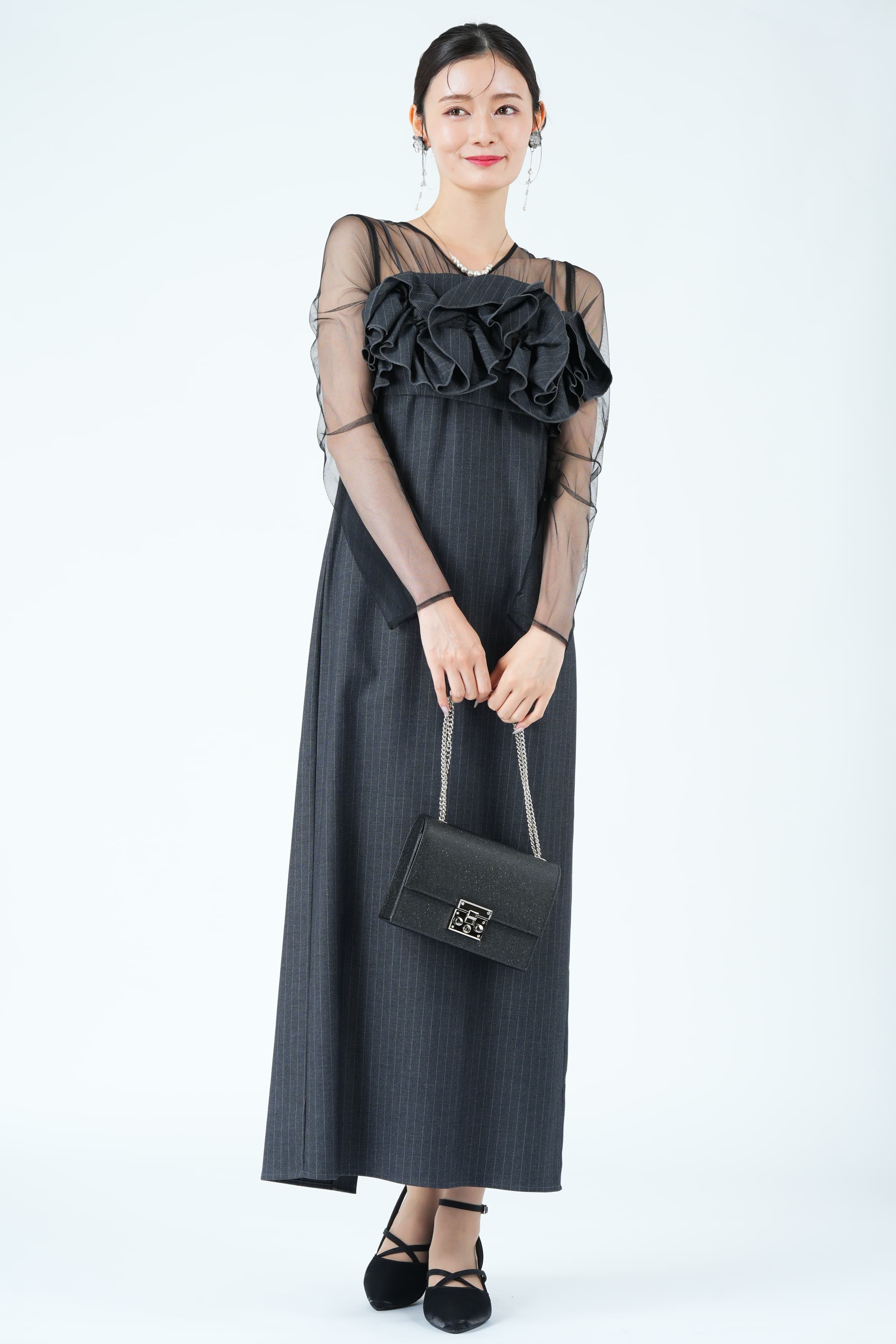 metoi サテン調チャンキーヒールブラックパンプス (M〜L) をレンタル