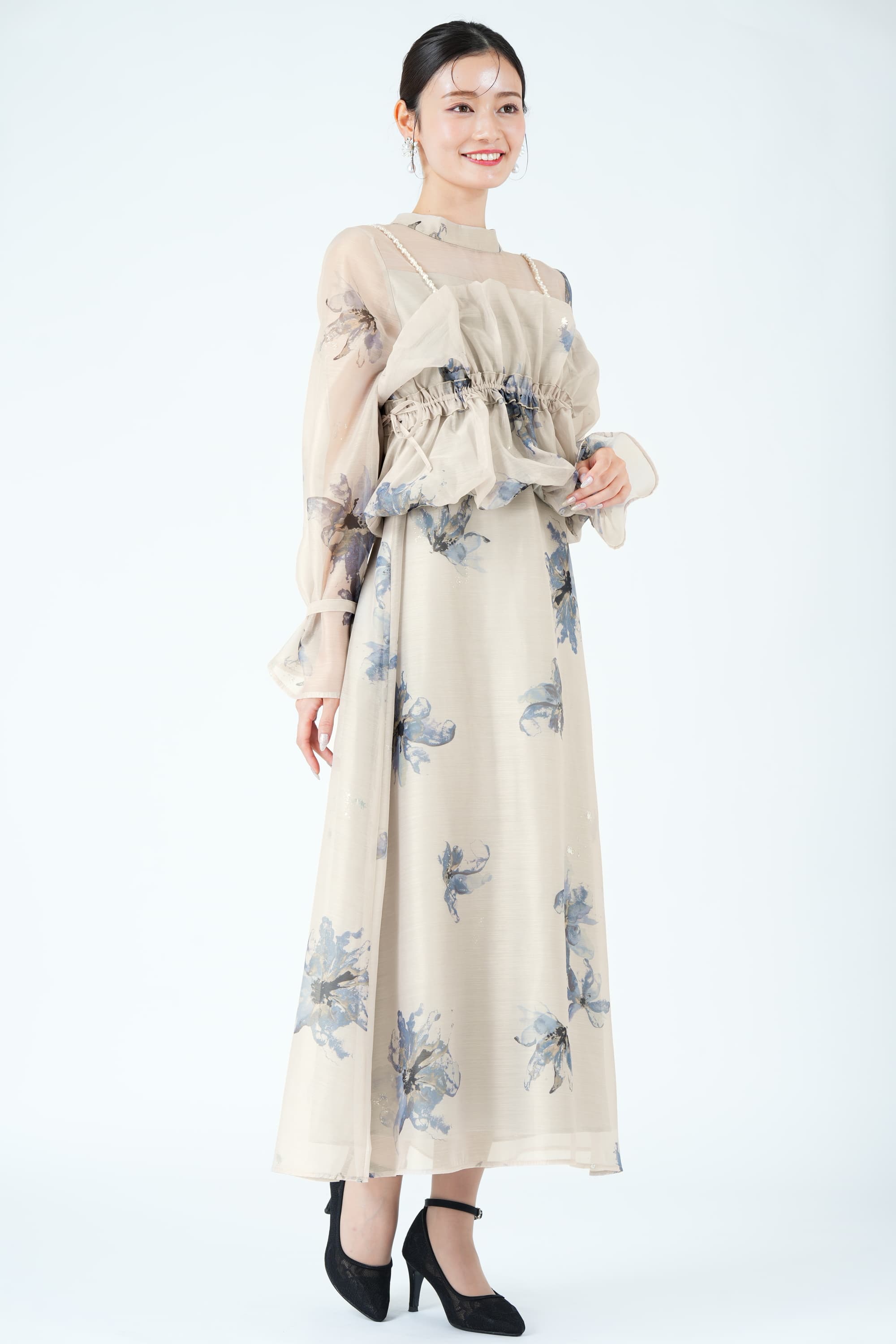 パールショルダー×フラワーグレージュドレス